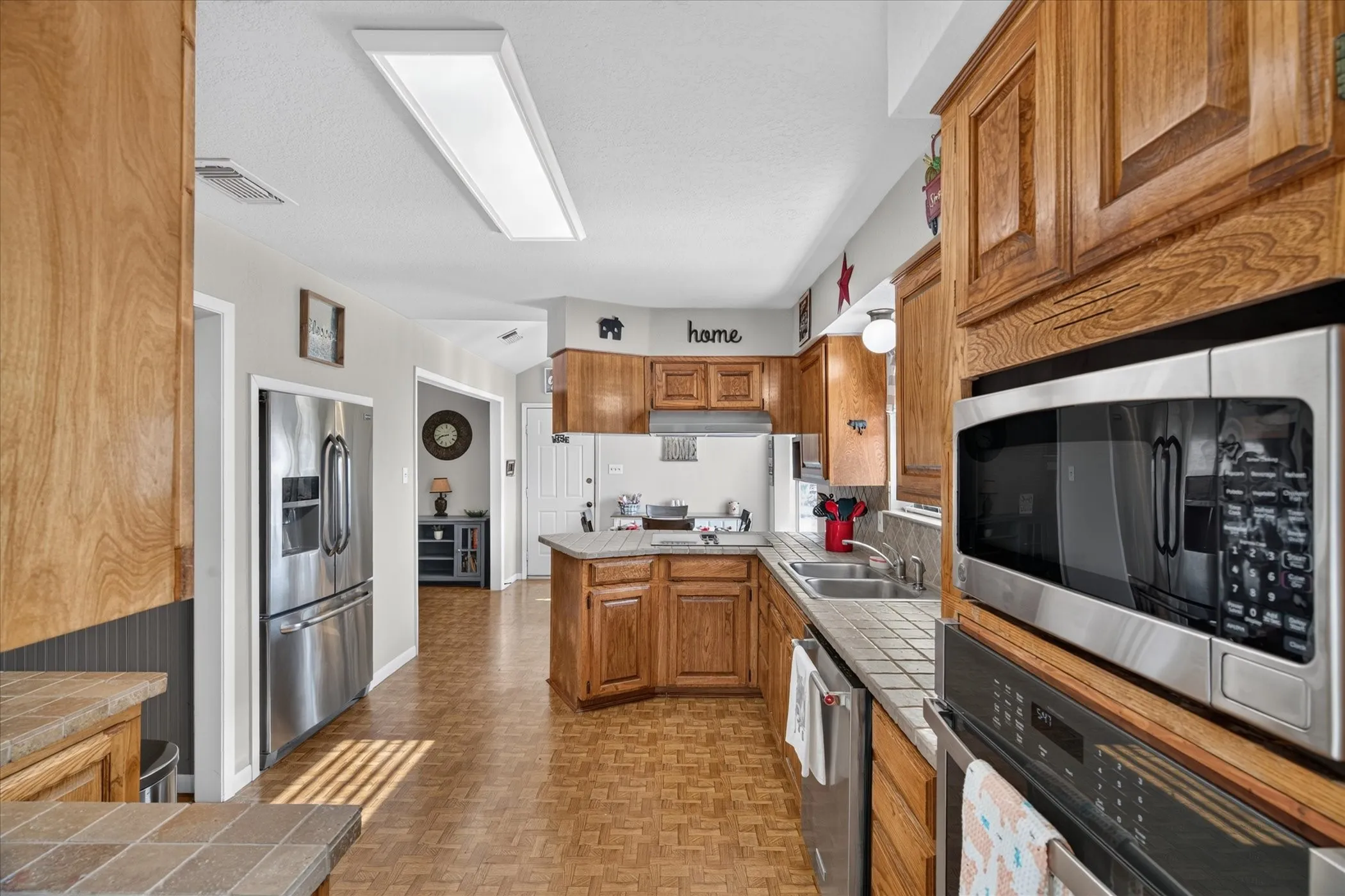 Single Family Residence For Sale in Parker County , 448 Remuda Drive, Fort Worth, Texas 76108, 3 Bedroom, 3 Bathroom, 2 Garage spaces, 1,883 Sqft, built in 1985, mls#21386931, Real Estate Agent in Fort Worth, Homes For Sale in Parker county, Homes For Sale in Fort Worth, Realtor in Fort Worth Texas, Real Estate Brokerage Independent Realty Texas, Luminita Cordes Realtor