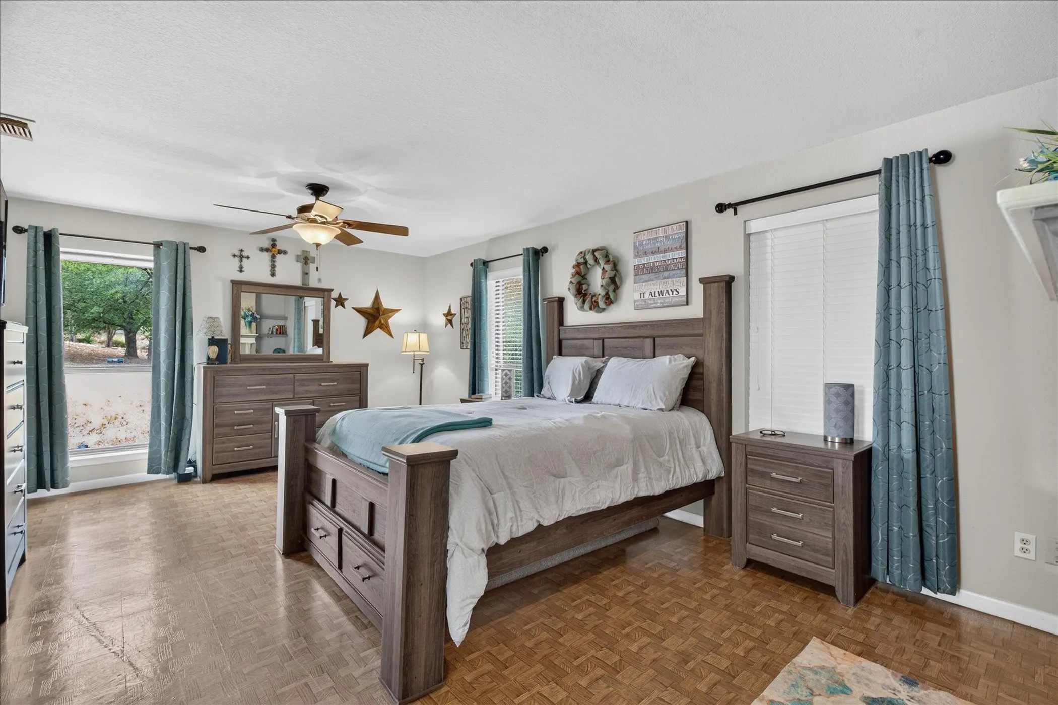 Single Family Residence For Sale in Parker County , 448 Remuda Drive, Fort Worth, Texas 76108, 3 Bedroom, 3 Bathroom, 2 Garage spaces, 1,883 Sqft, built in 1985, mls#21386931, Real Estate Agent in Fort Worth, Homes For Sale in Parker county, Homes For Sale in Fort Worth, Realtor in Fort Worth Texas, Real Estate Brokerage Independent Realty Texas, Luminita Cordes Realtor