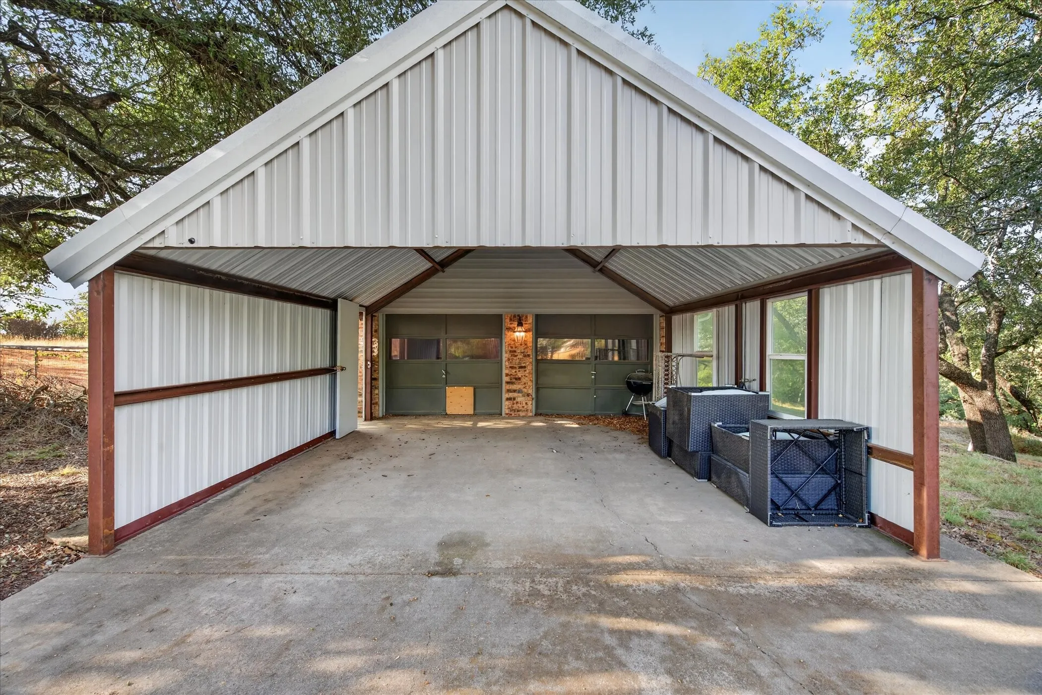 Single Family Residence For Sale in Parker County , 448 Remuda Drive, Fort Worth, Texas 76108, 3 Bedroom, 3 Bathroom, 2 Garage spaces, 1,883 Sqft, built in 1985, mls#21386931, Real Estate Agent in Fort Worth, Homes For Sale in Parker county, Homes For Sale in Fort Worth, Realtor in Fort Worth Texas, Real Estate Brokerage Independent Realty Texas, Luminita Cordes Realtor