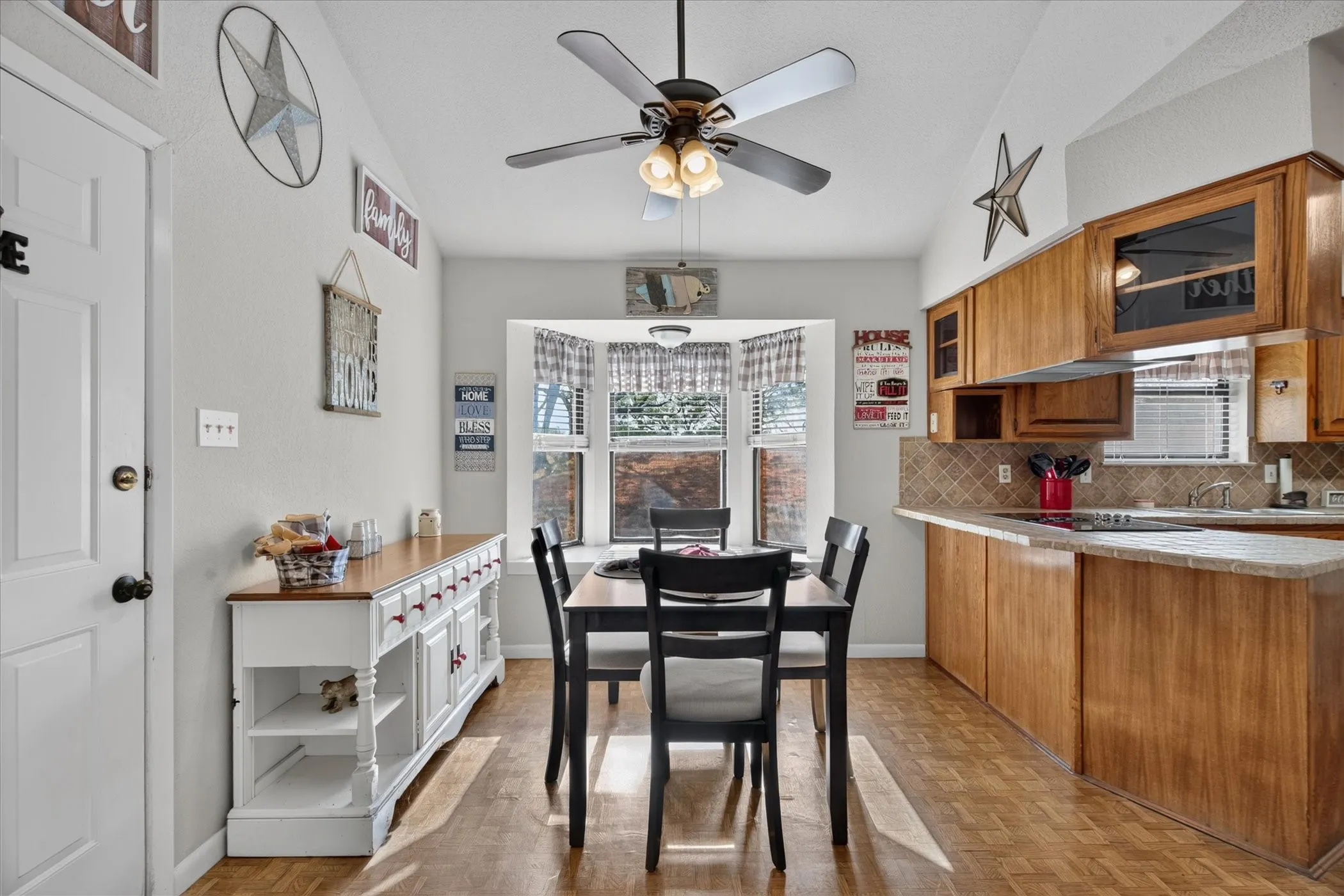 Single Family Residence For Sale in Parker County , 448 Remuda Drive, Fort Worth, Texas 76108, 3 Bedroom, 3 Bathroom, 2 Garage spaces, 1,883 Sqft, built in 1985, mls#21386931, Real Estate Agent in Fort Worth, Homes For Sale in Parker county, Homes For Sale in Fort Worth, Realtor in Fort Worth Texas, Real Estate Brokerage Independent Realty Texas, Luminita Cordes Realtor