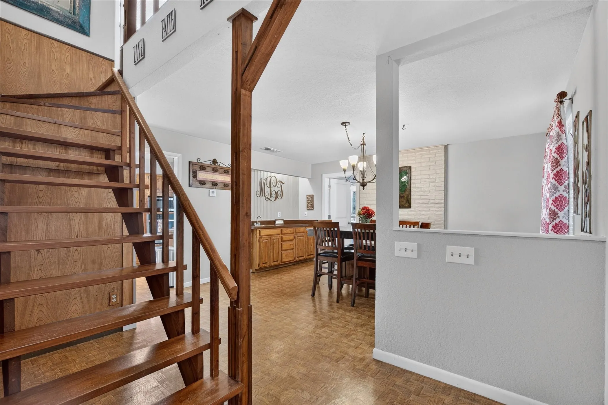 Single Family Residence For Sale in Parker County , 448 Remuda Drive, Fort Worth, Texas 76108, 3 Bedroom, 3 Bathroom, 2 Garage spaces, 1,883 Sqft, built in 1985, mls#21386931, Real Estate Agent in Fort Worth, Homes For Sale in Parker county, Homes For Sale in Fort Worth, Realtor in Fort Worth Texas, Real Estate Brokerage Independent Realty Texas, Luminita Cordes Realtor