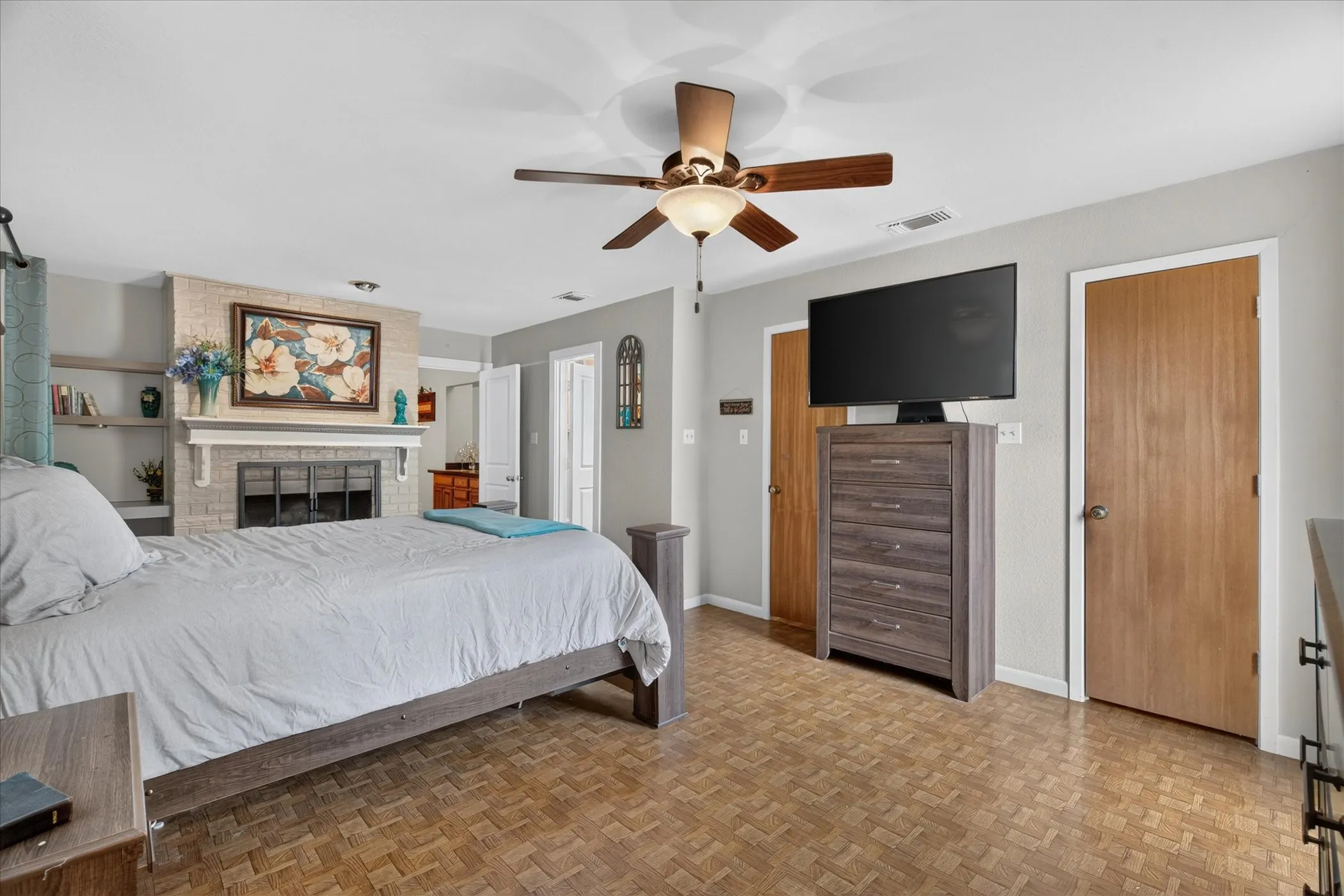 Single Family Residence For Sale in Parker County , 448 Remuda Drive, Fort Worth, Texas 76108, 3 Bedroom, 3 Bathroom, 2 Garage spaces, 1,883 Sqft, built in 1985, mls#21386931, Real Estate Agent in Fort Worth, Homes For Sale in Parker county, Homes For Sale in Fort Worth, Realtor in Fort Worth Texas, Real Estate Brokerage Independent Realty Texas, Luminita Cordes Realtor