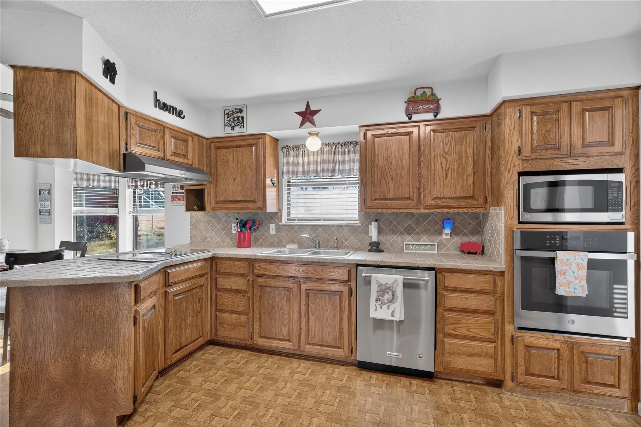 Single Family Residence For Sale in Parker County , 448 Remuda Drive, Fort Worth, Texas 76108, 3 Bedroom, 3 Bathroom, 2 Garage spaces, 1,883 Sqft, built in 1985, mls#21386931, Real Estate Agent in Fort Worth, Homes For Sale in Parker county, Homes For Sale in Fort Worth, Realtor in Fort Worth Texas, Real Estate Brokerage Independent Realty Texas, Luminita Cordes Realtor