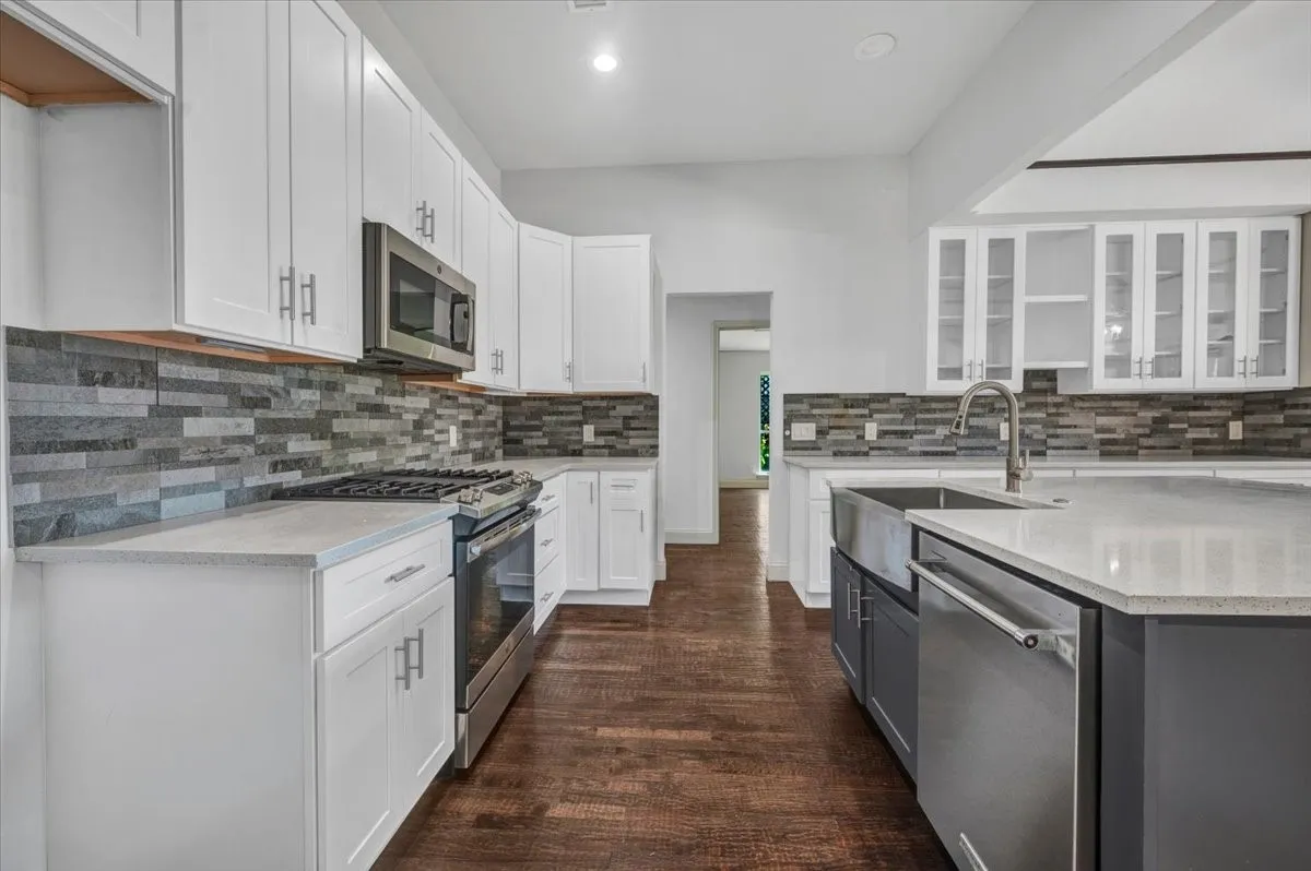 Single Family Residence For Sale in Collin County , 5208 Streamwood Lane, Plano, Texas 75093, 4 Bedroom, 4 Bathroom, 2 Garage spaces, 2,593 Sqft, built in 1984, mls#21385746, Real Estate Agent in Plano, Homes For Sale in Collin county, Homes For Sale in Plano, Realtor in Plano Texas, Real Estate Brokerage Independent Realty Texas, Luminita Cordes Realtor