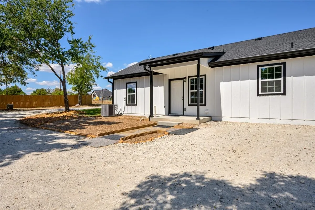 Single Family Residence For Sale in Parker County , 750 Jay Bird Lane, Reno, Texas 76082, 3 Bedroom, 2 Bathroom, Garage spaces, 1,434 Sqft, built in 2026, mls#21381923, Real Estate Agent in Reno, Homes For Sale in Parker county, Homes For Sale in Reno, Realtor in Reno Texas, Real Estate Brokerage Independent Realty Texas, Luminita Cordes Realtor