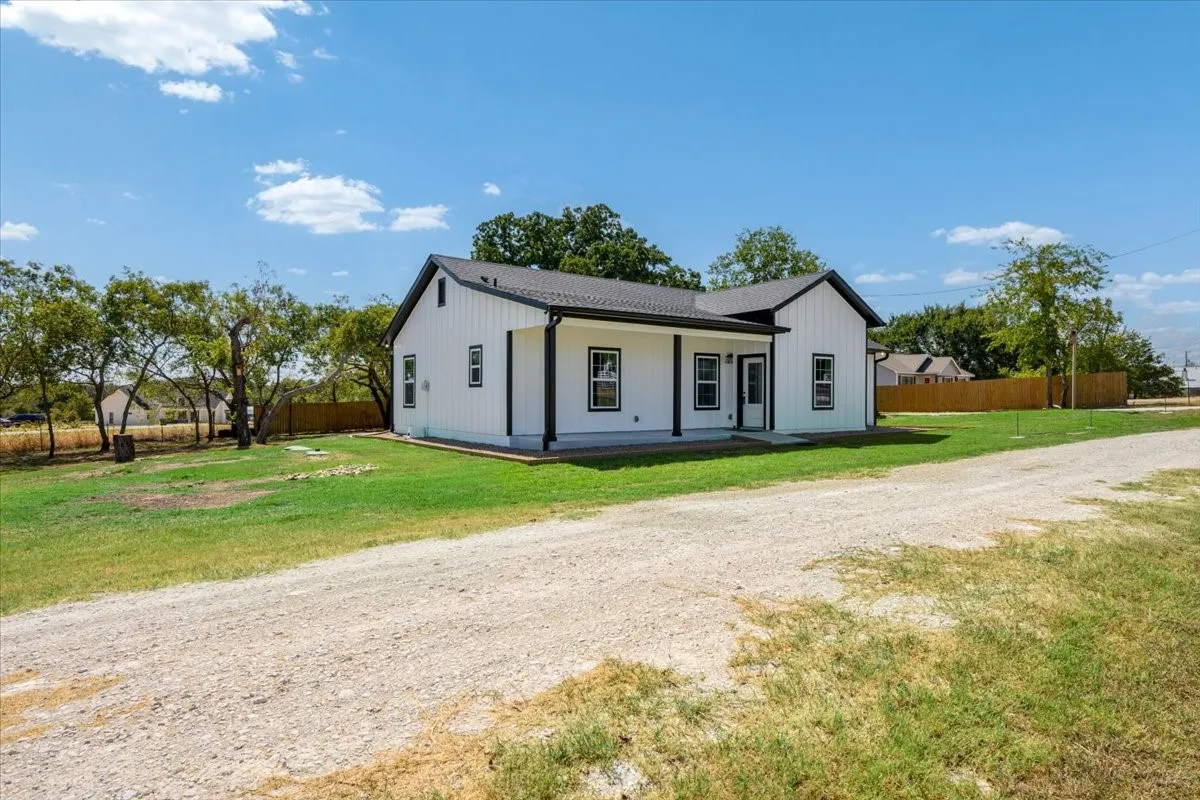 Single Family Residence For Sale in Parker County , 750 Jay Bird Lane, Reno, Texas 76082, 3 Bedroom, 2 Bathroom, Garage spaces, 1,434 Sqft, built in 2026, mls#21381923, Real Estate Agent in Reno, Homes For Sale in Parker county, Homes For Sale in Reno, Realtor in Reno Texas, Real Estate Brokerage Independent Realty Texas, Luminita Cordes Realtor