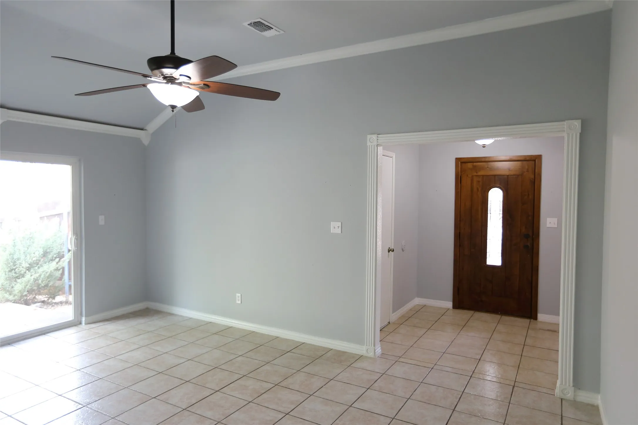 Single Family Residence For Sale in Denton County , 1212 Paco, Denton, Texas 76209, 3 Bedroom, 2 Bathroom, 1 Garage spaces, 1,169 Sqft, built in 2000, mls#21387106, Real Estate Agent in Denton, Homes For Sale in Denton county, Homes For Sale in Denton, Realtor in Denton Texas, Real Estate Brokerage Independent Realty Texas, Luminita Cordes Realtor