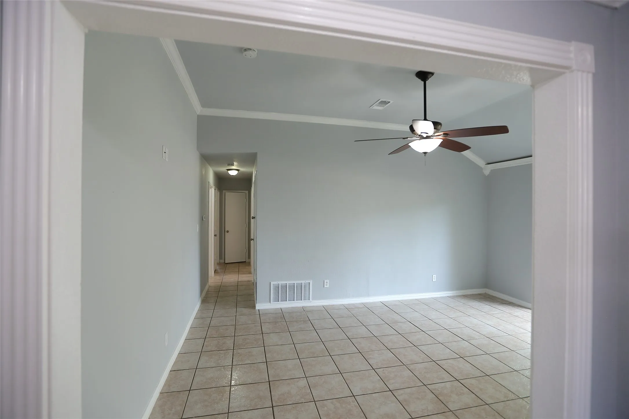 Single Family Residence For Sale in Denton County , 1212 Paco, Denton, Texas 76209, 3 Bedroom, 2 Bathroom, 1 Garage spaces, 1,169 Sqft, built in 2000, mls#21387106, Real Estate Agent in Denton, Homes For Sale in Denton county, Homes For Sale in Denton, Realtor in Denton Texas, Real Estate Brokerage Independent Realty Texas, Luminita Cordes Realtor