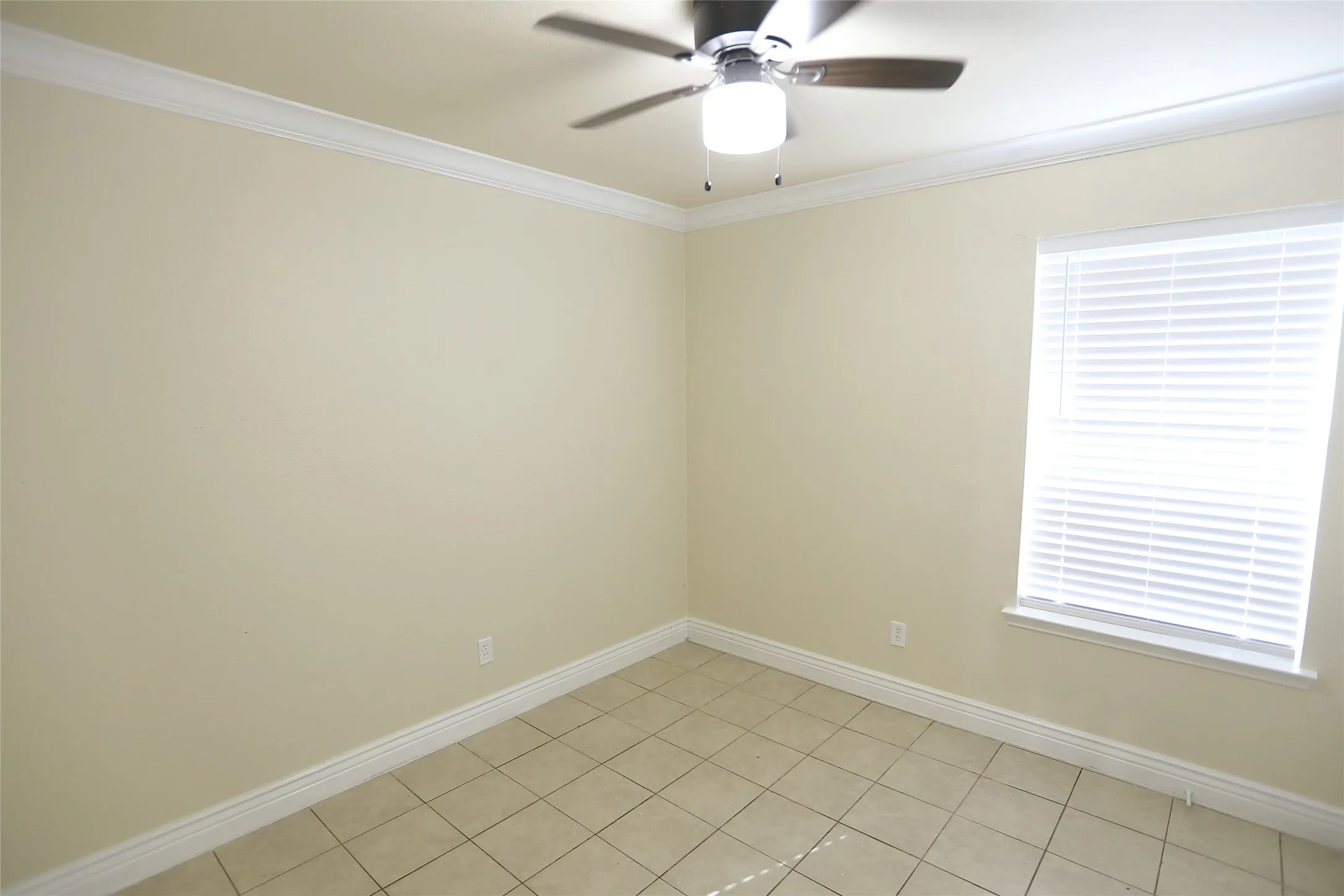 Single Family Residence For Sale in Denton County , 1212 Paco, Denton, Texas 76209, 3 Bedroom, 2 Bathroom, 1 Garage spaces, 1,169 Sqft, built in 2000, mls#21387106, Real Estate Agent in Denton, Homes For Sale in Denton county, Homes For Sale in Denton, Realtor in Denton Texas, Real Estate Brokerage Independent Realty Texas, Luminita Cordes Realtor