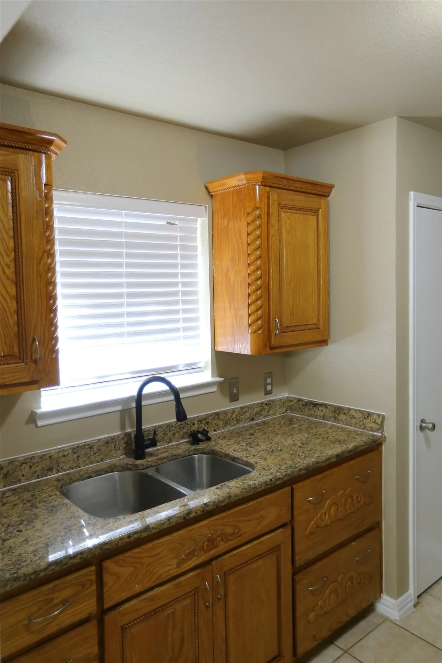 Single Family Residence For Sale in Denton County , 1212 Paco, Denton, Texas 76209, 3 Bedroom, 2 Bathroom, 1 Garage spaces, 1,169 Sqft, built in 2000, mls#21387106, Real Estate Agent in Denton, Homes For Sale in Denton county, Homes For Sale in Denton, Realtor in Denton Texas, Real Estate Brokerage Independent Realty Texas, Luminita Cordes Realtor