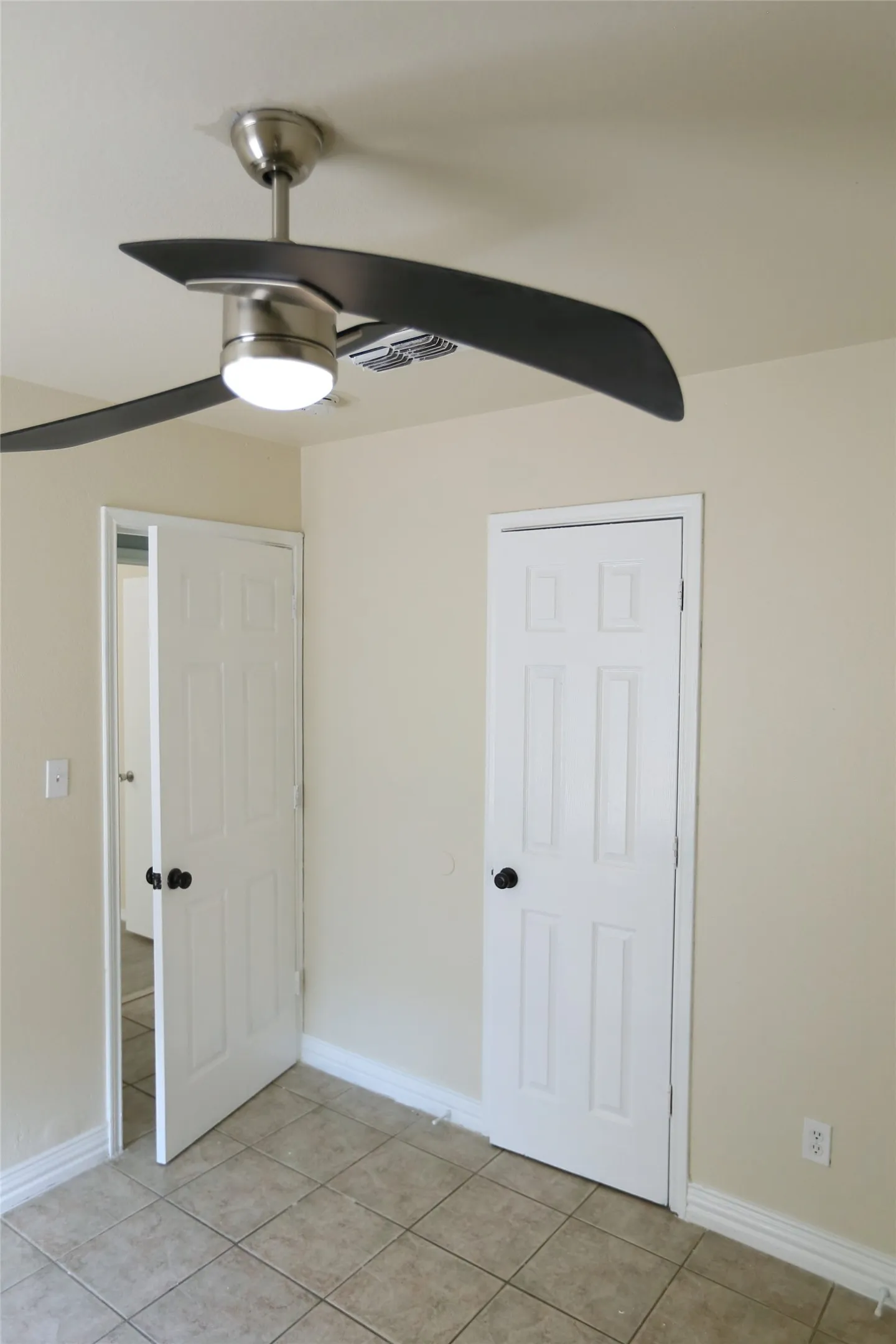 Single Family Residence For Sale in Denton County , 1212 Paco, Denton, Texas 76209, 3 Bedroom, 2 Bathroom, 1 Garage spaces, 1,169 Sqft, built in 2000, mls#21387106, Real Estate Agent in Denton, Homes For Sale in Denton county, Homes For Sale in Denton, Realtor in Denton Texas, Real Estate Brokerage Independent Realty Texas, Luminita Cordes Realtor