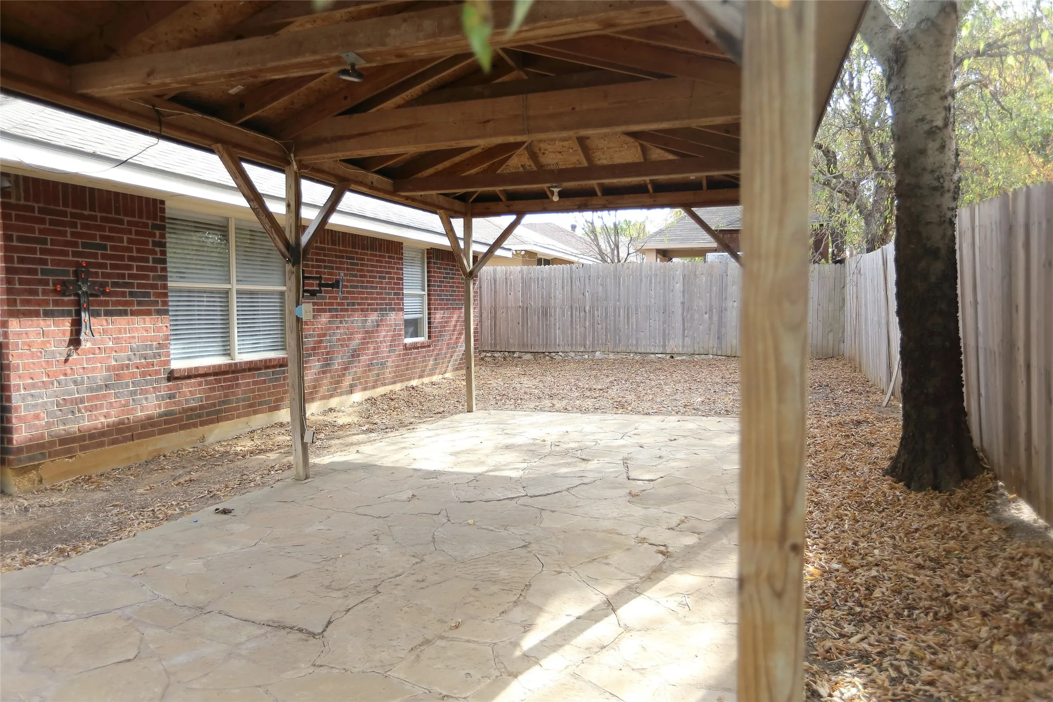Single Family Residence For Sale in Denton County , 1212 Paco, Denton, Texas 76209, 3 Bedroom, 2 Bathroom, 1 Garage spaces, 1,169 Sqft, built in 2000, mls#21387106, Real Estate Agent in Denton, Homes For Sale in Denton county, Homes For Sale in Denton, Realtor in Denton Texas, Real Estate Brokerage Independent Realty Texas, Luminita Cordes Realtor