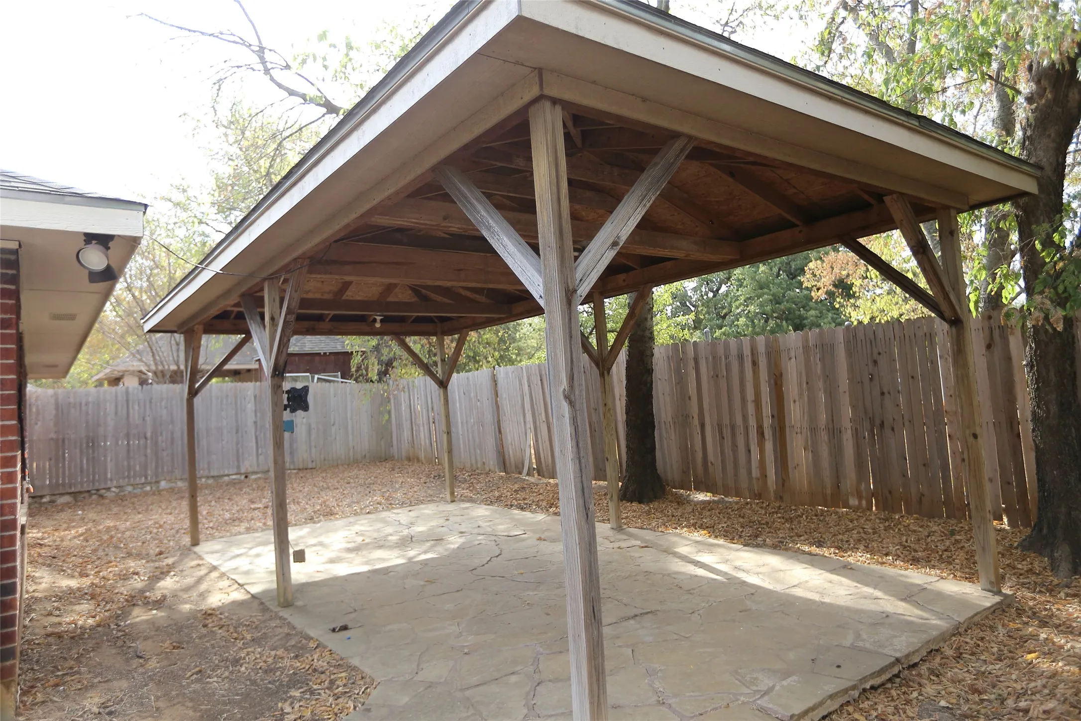 Single Family Residence For Sale in Denton County , 1212 Paco, Denton, Texas 76209, 3 Bedroom, 2 Bathroom, 1 Garage spaces, 1,169 Sqft, built in 2000, mls#21387106, Real Estate Agent in Denton, Homes For Sale in Denton county, Homes For Sale in Denton, Realtor in Denton Texas, Real Estate Brokerage Independent Realty Texas, Luminita Cordes Realtor