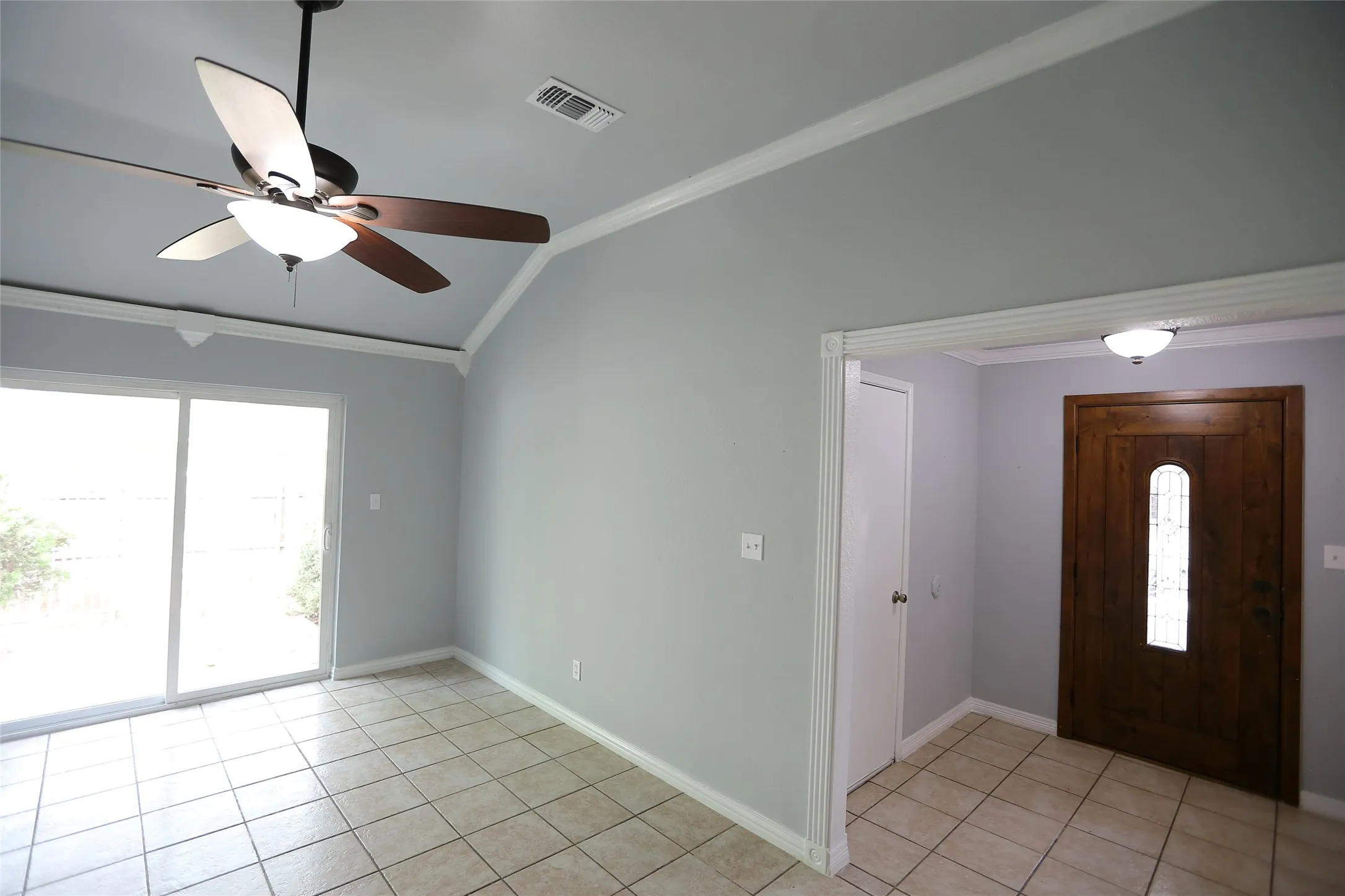 Single Family Residence For Sale in Denton County , 1212 Paco, Denton, Texas 76209, 3 Bedroom, 2 Bathroom, 1 Garage spaces, 1,169 Sqft, built in 2000, mls#21387106, Real Estate Agent in Denton, Homes For Sale in Denton county, Homes For Sale in Denton, Realtor in Denton Texas, Real Estate Brokerage Independent Realty Texas, Luminita Cordes Realtor