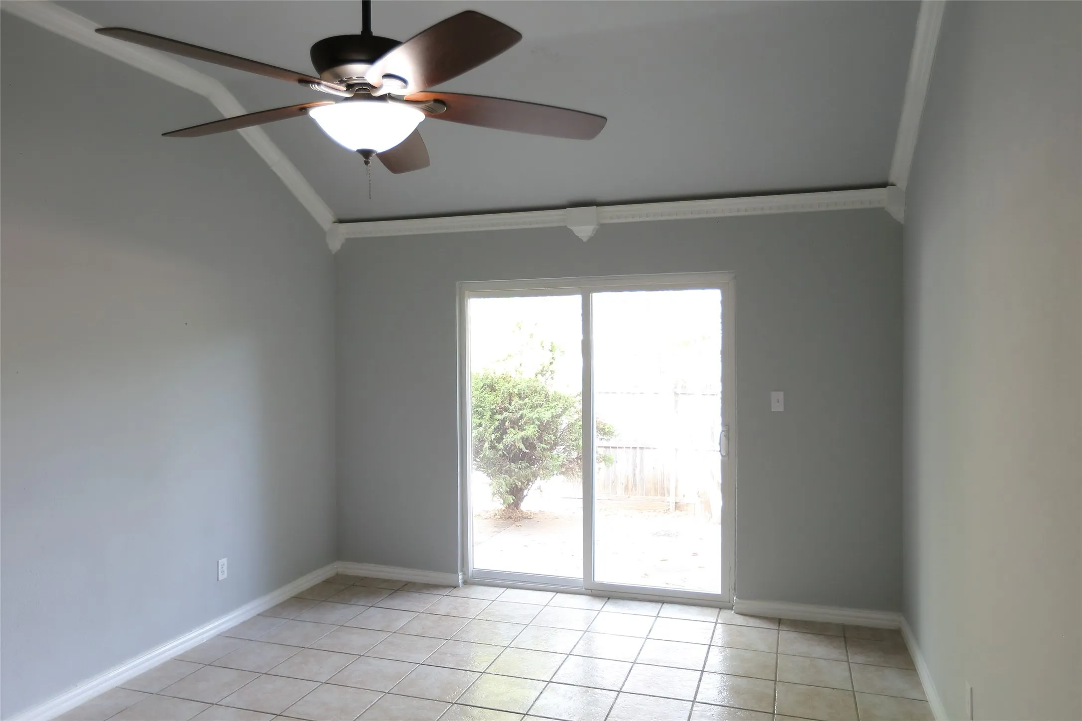 Single Family Residence For Sale in Denton County , 1212 Paco, Denton, Texas 76209, 3 Bedroom, 2 Bathroom, 1 Garage spaces, 1,169 Sqft, built in 2000, mls#21387106, Real Estate Agent in Denton, Homes For Sale in Denton county, Homes For Sale in Denton, Realtor in Denton Texas, Real Estate Brokerage Independent Realty Texas, Luminita Cordes Realtor