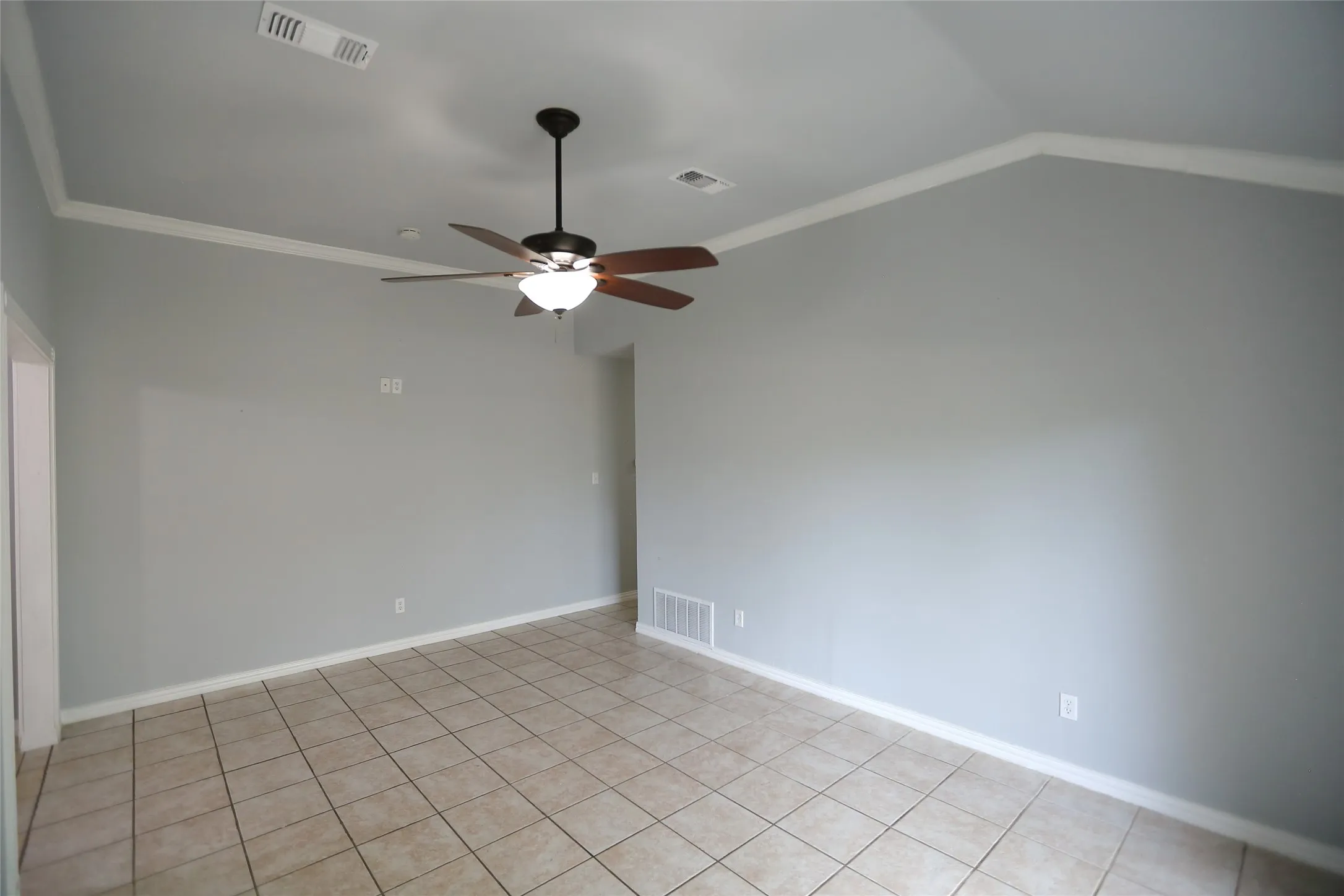Single Family Residence For Sale in Denton County , 1212 Paco, Denton, Texas 76209, 3 Bedroom, 2 Bathroom, 1 Garage spaces, 1,169 Sqft, built in 2000, mls#21387106, Real Estate Agent in Denton, Homes For Sale in Denton county, Homes For Sale in Denton, Realtor in Denton Texas, Real Estate Brokerage Independent Realty Texas, Luminita Cordes Realtor