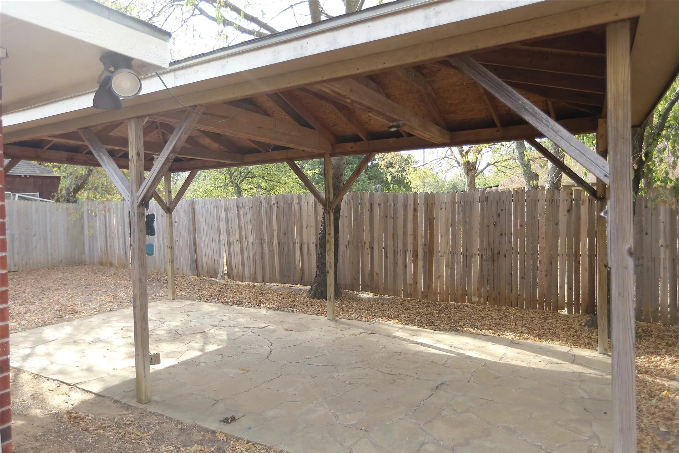 Single Family Residence For Sale in Denton County , 1212 Paco, Denton, Texas 76209, 3 Bedroom, 2 Bathroom, 1 Garage spaces, 1,169 Sqft, built in 2000, mls#21387106, Real Estate Agent in Denton, Homes For Sale in Denton county, Homes For Sale in Denton, Realtor in Denton Texas, Real Estate Brokerage Independent Realty Texas, Luminita Cordes Realtor