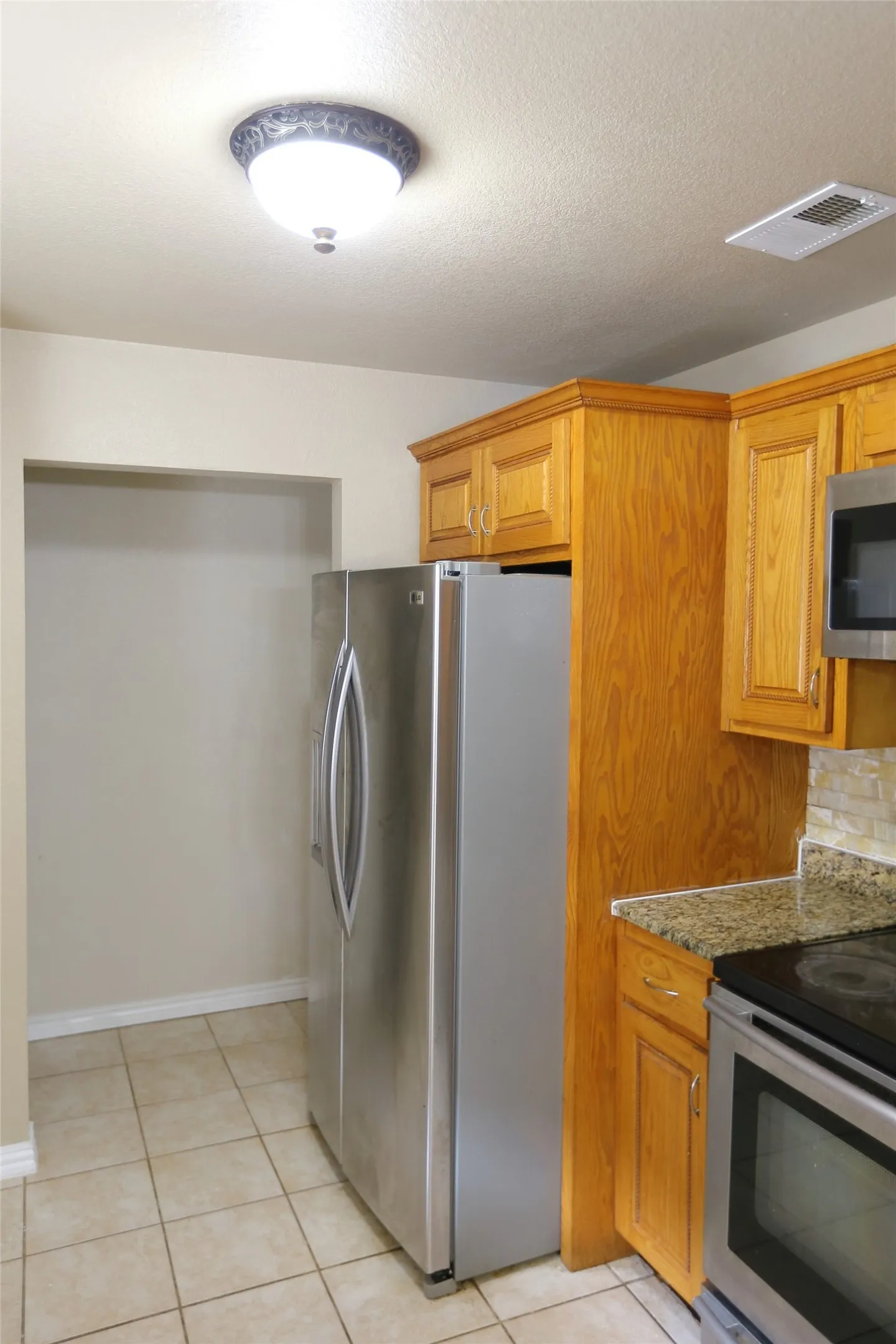Single Family Residence For Sale in Denton County , 1212 Paco, Denton, Texas 76209, 3 Bedroom, 2 Bathroom, 1 Garage spaces, 1,169 Sqft, built in 2000, mls#21387106, Real Estate Agent in Denton, Homes For Sale in Denton county, Homes For Sale in Denton, Realtor in Denton Texas, Real Estate Brokerage Independent Realty Texas, Luminita Cordes Realtor