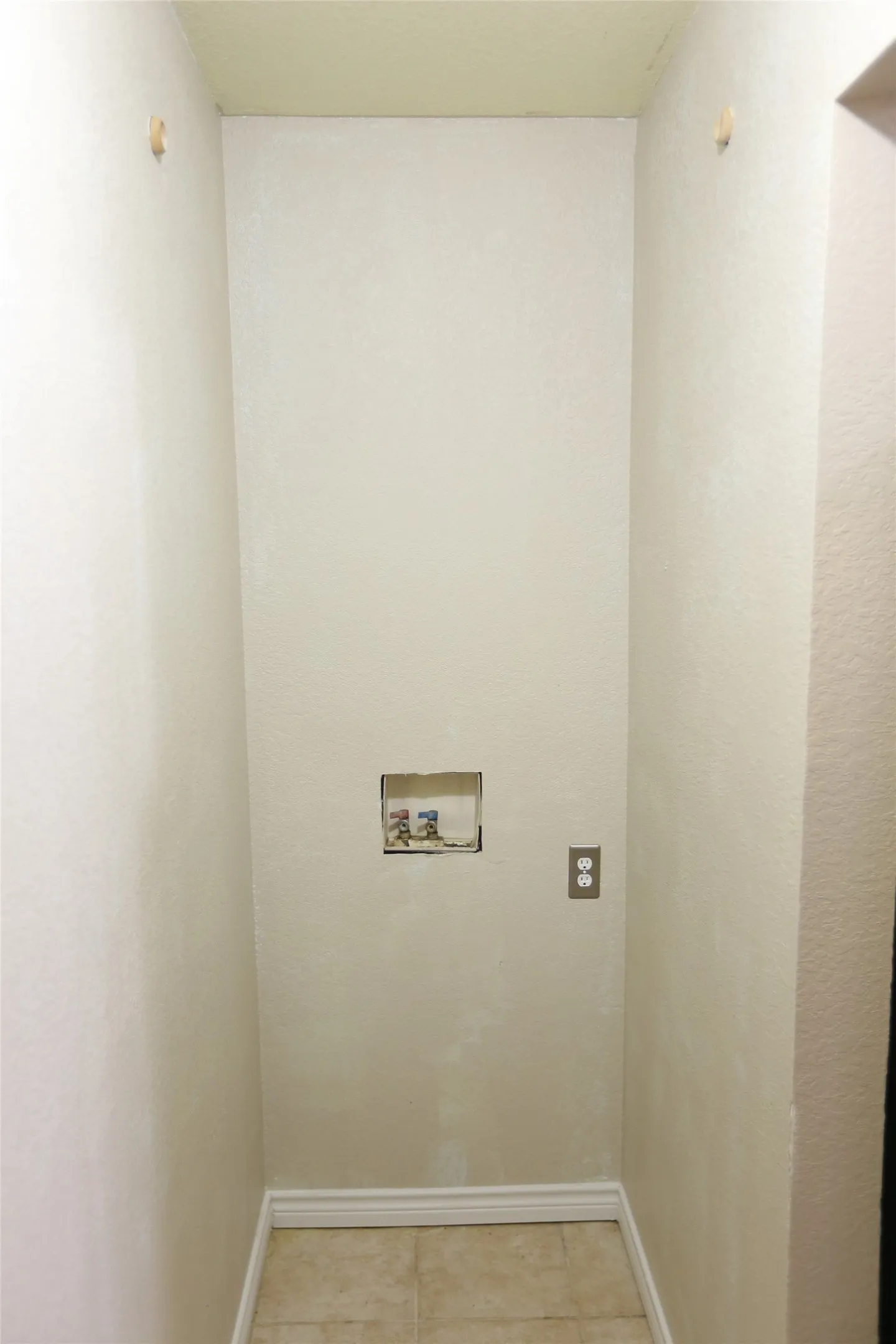 Single Family Residence For Sale in Denton County , 1212 Paco, Denton, Texas 76209, 3 Bedroom, 2 Bathroom, 1 Garage spaces, 1,169 Sqft, built in 2000, mls#21387106, Real Estate Agent in Denton, Homes For Sale in Denton county, Homes For Sale in Denton, Realtor in Denton Texas, Real Estate Brokerage Independent Realty Texas, Luminita Cordes Realtor