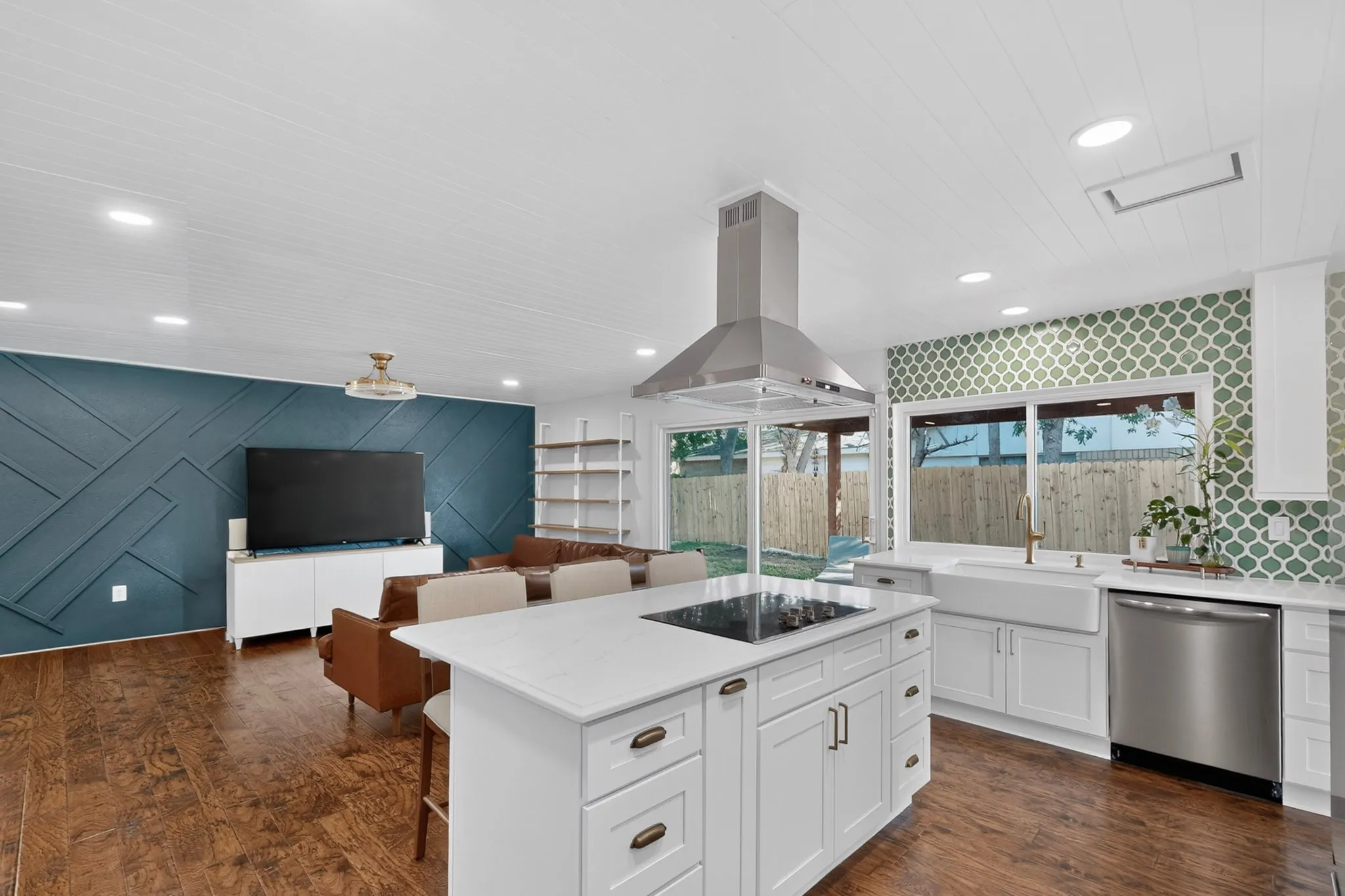Single Family Residence For Sale in Denton County , 5057 S Colony Boulevard, The Colony, Texas 75056, 3 Bedroom, 2 Bathroom, 2 Garage spaces, 1,699 Sqft, built in 1976, mls#21387069, Real Estate Agent in The Colony, Homes For Sale in Denton county, Homes For Sale in The Colony, Realtor in The Colony Texas, Real Estate Brokerage Independent Realty Texas, Luminita Cordes Realtor