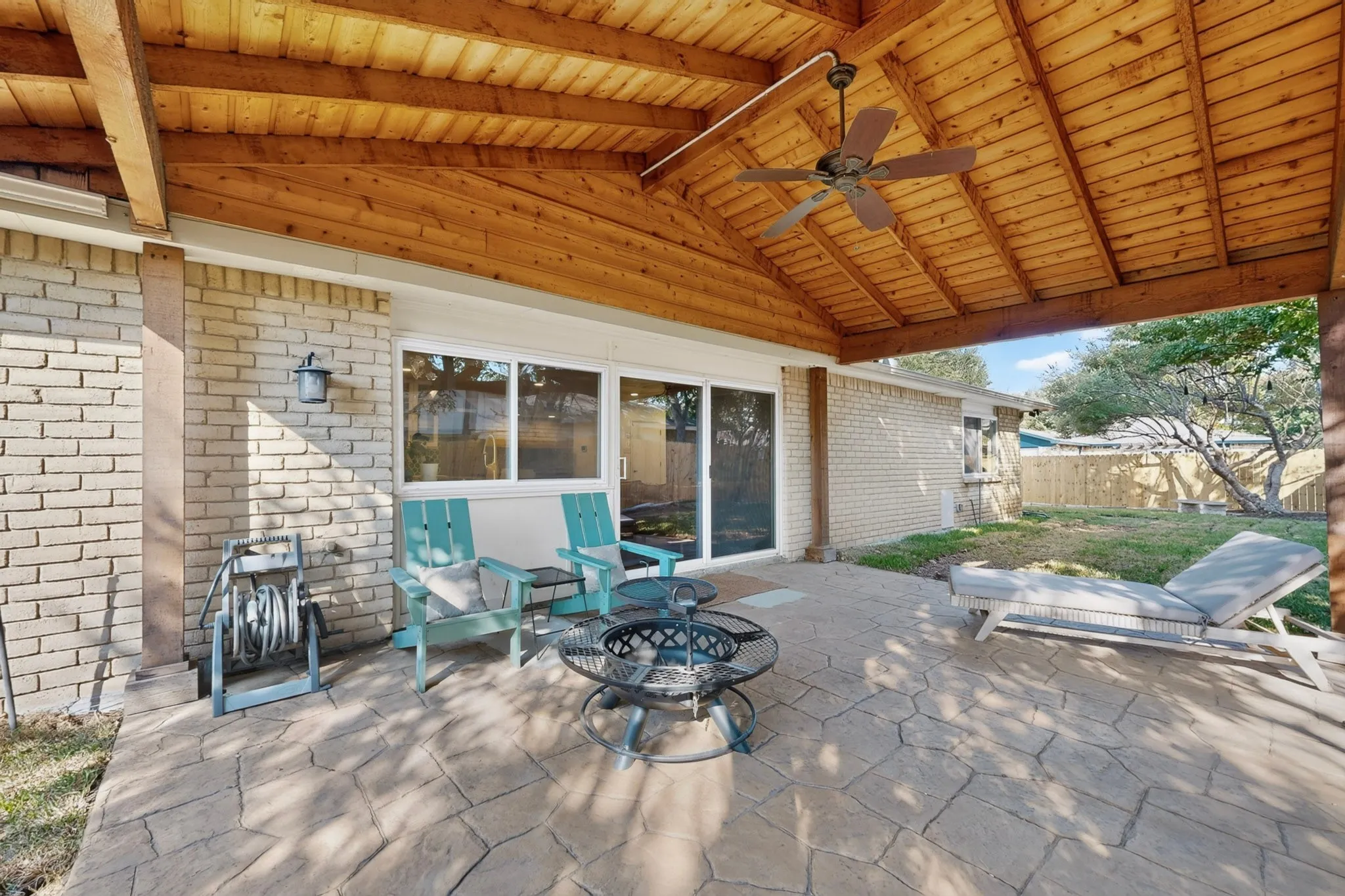 Single Family Residence For Sale in Denton County , 5057 S Colony Boulevard, The Colony, Texas 75056, 3 Bedroom, 2 Bathroom, 2 Garage spaces, 1,699 Sqft, built in 1976, mls#21387069, Real Estate Agent in The Colony, Homes For Sale in Denton county, Homes For Sale in The Colony, Realtor in The Colony Texas, Real Estate Brokerage Independent Realty Texas, Luminita Cordes Realtor