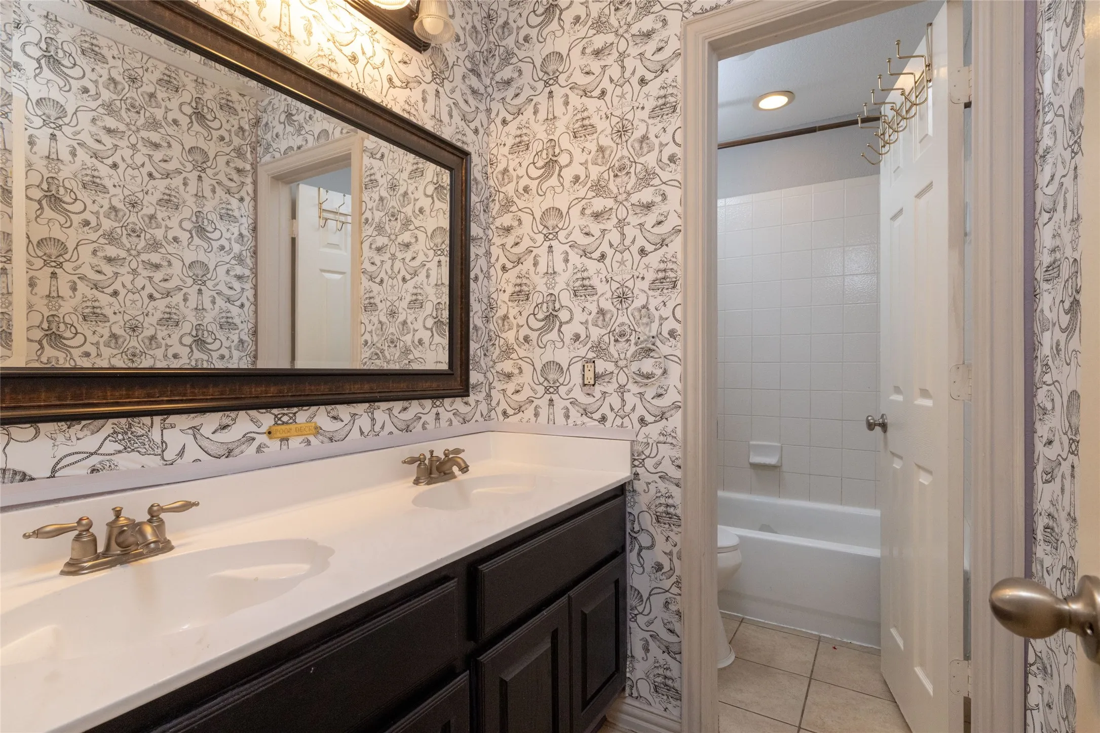 Single Family Residence For Sale in Tarrant County , 4064 Dunwoody Court, Fort Worth, Texas 76244, 4 Bedroom, 2 Bathroom, 2 Garage spaces, 2,516 Sqft, built in 2003, mls#21386225, Real Estate Agent in Fort Worth, Homes For Sale in Tarrant county, Homes For Sale in Fort Worth, Realtor in Fort Worth Texas, Real Estate Brokerage Independent Realty Texas, Luminita Cordes Realtor