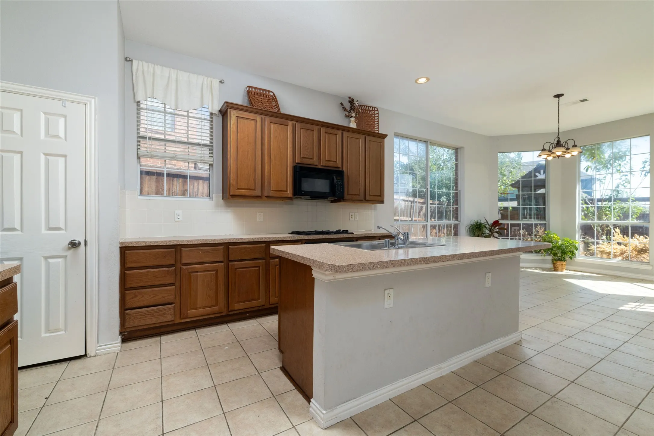 Single Family Residence For Sale in Tarrant County , 4064 Dunwoody Court, Fort Worth, Texas 76244, 4 Bedroom, 2 Bathroom, 2 Garage spaces, 2,516 Sqft, built in 2003, mls#21386225, Real Estate Agent in Fort Worth, Homes For Sale in Tarrant county, Homes For Sale in Fort Worth, Realtor in Fort Worth Texas, Real Estate Brokerage Independent Realty Texas, Luminita Cordes Realtor