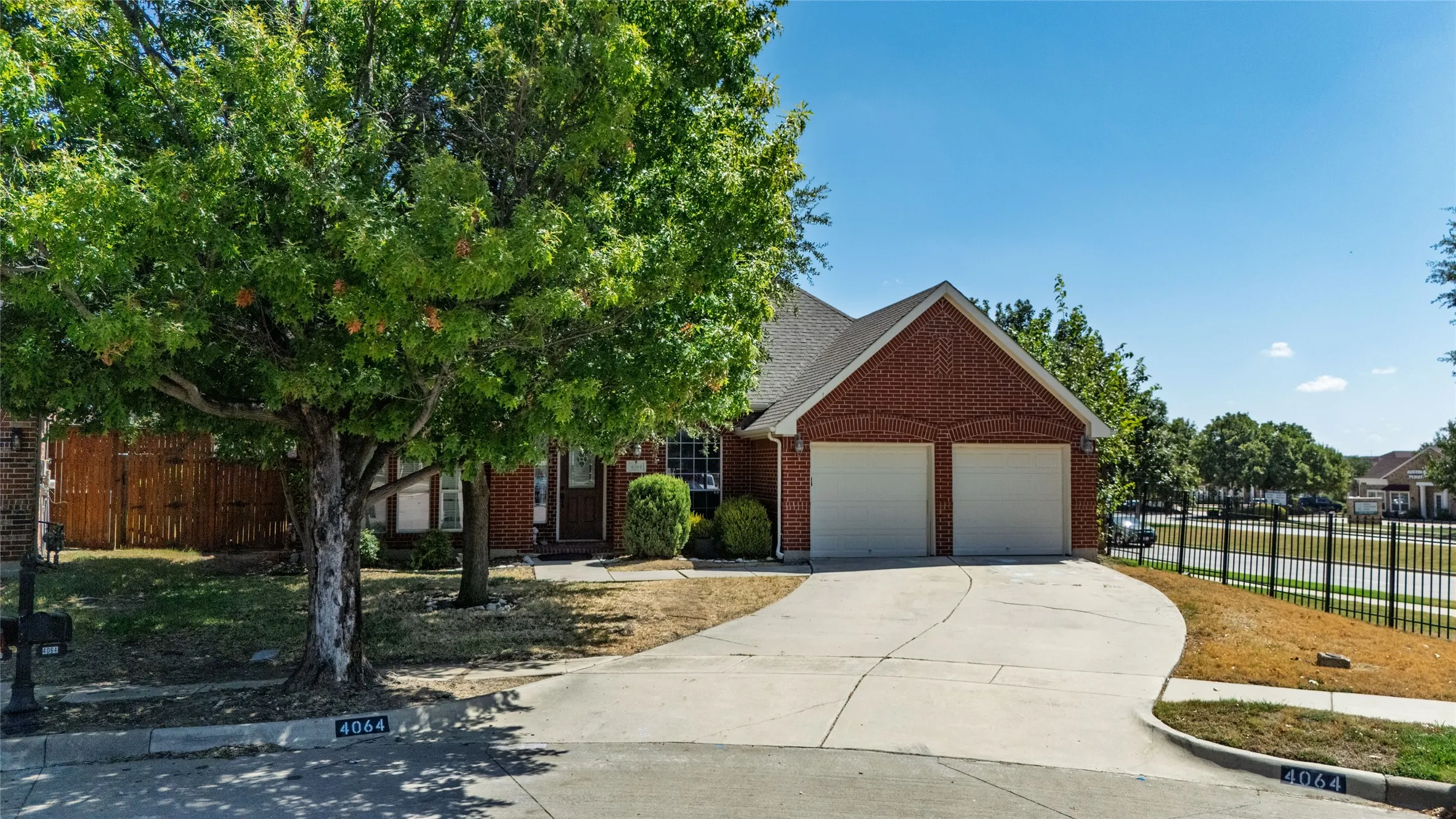 Single Family Residence For Sale in Tarrant County , 4064 Dunwoody Court, Fort Worth, Texas 76244, 4 Bedroom, 2 Bathroom, 2 Garage spaces, 2,516 Sqft, built in 2003, mls#21386225, Real Estate Agent in Fort Worth, Homes For Sale in Tarrant county, Homes For Sale in Fort Worth, Realtor in Fort Worth Texas, Real Estate Brokerage Independent Realty Texas, Luminita Cordes Realtor