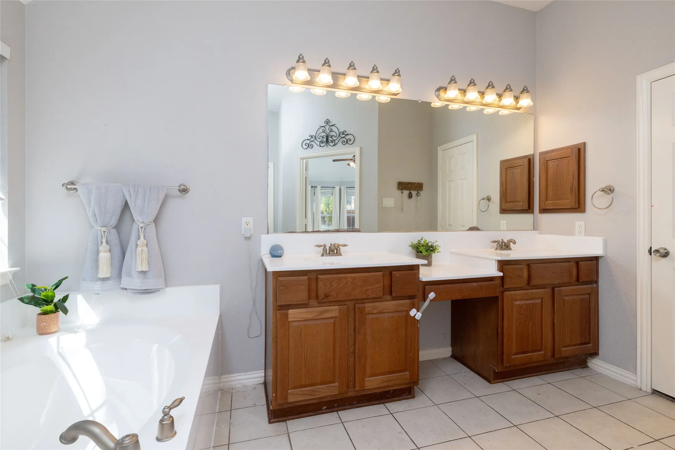 Single Family Residence For Sale in Tarrant County , 4064 Dunwoody Court, Fort Worth, Texas 76244, 4 Bedroom, 2 Bathroom, 2 Garage spaces, 2,516 Sqft, built in 2003, mls#21386225, Real Estate Agent in Fort Worth, Homes For Sale in Tarrant county, Homes For Sale in Fort Worth, Realtor in Fort Worth Texas, Real Estate Brokerage Independent Realty Texas, Luminita Cordes Realtor