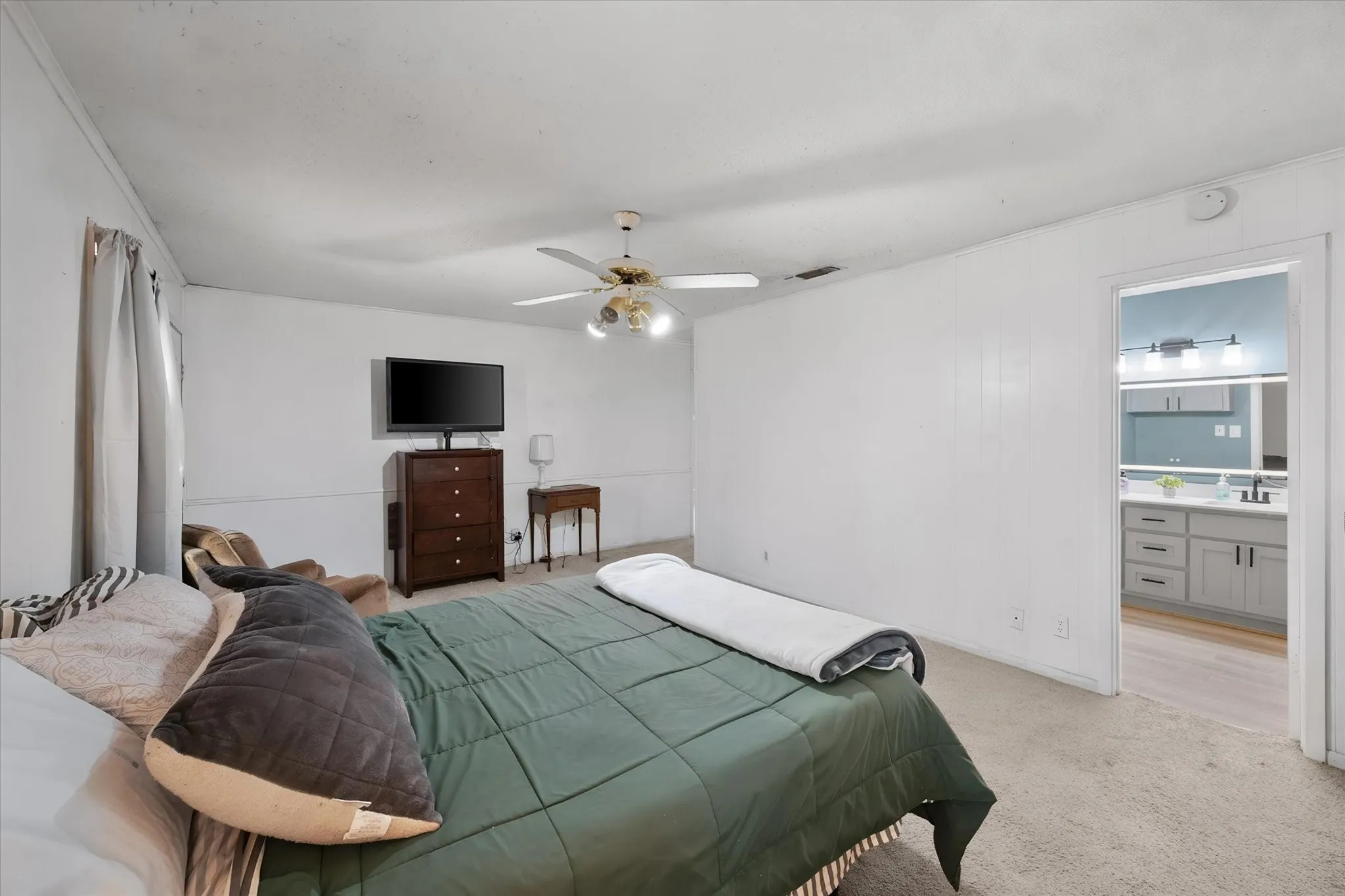 Single Family Residence For Sale in Freestone County , 142 Mary Grace, Fairfield, Texas 75840, 4 Bedroom, 3 Bathroom, Garage spaces, 1,844 Sqft, built in 1978, mls#21387111, Real Estate Agent in Fairfield, Homes For Sale in Freestone county, Homes For Sale in Fairfield, Realtor in Fairfield Texas, Real Estate Brokerage Independent Realty Texas, Luminita Cordes Realtor
