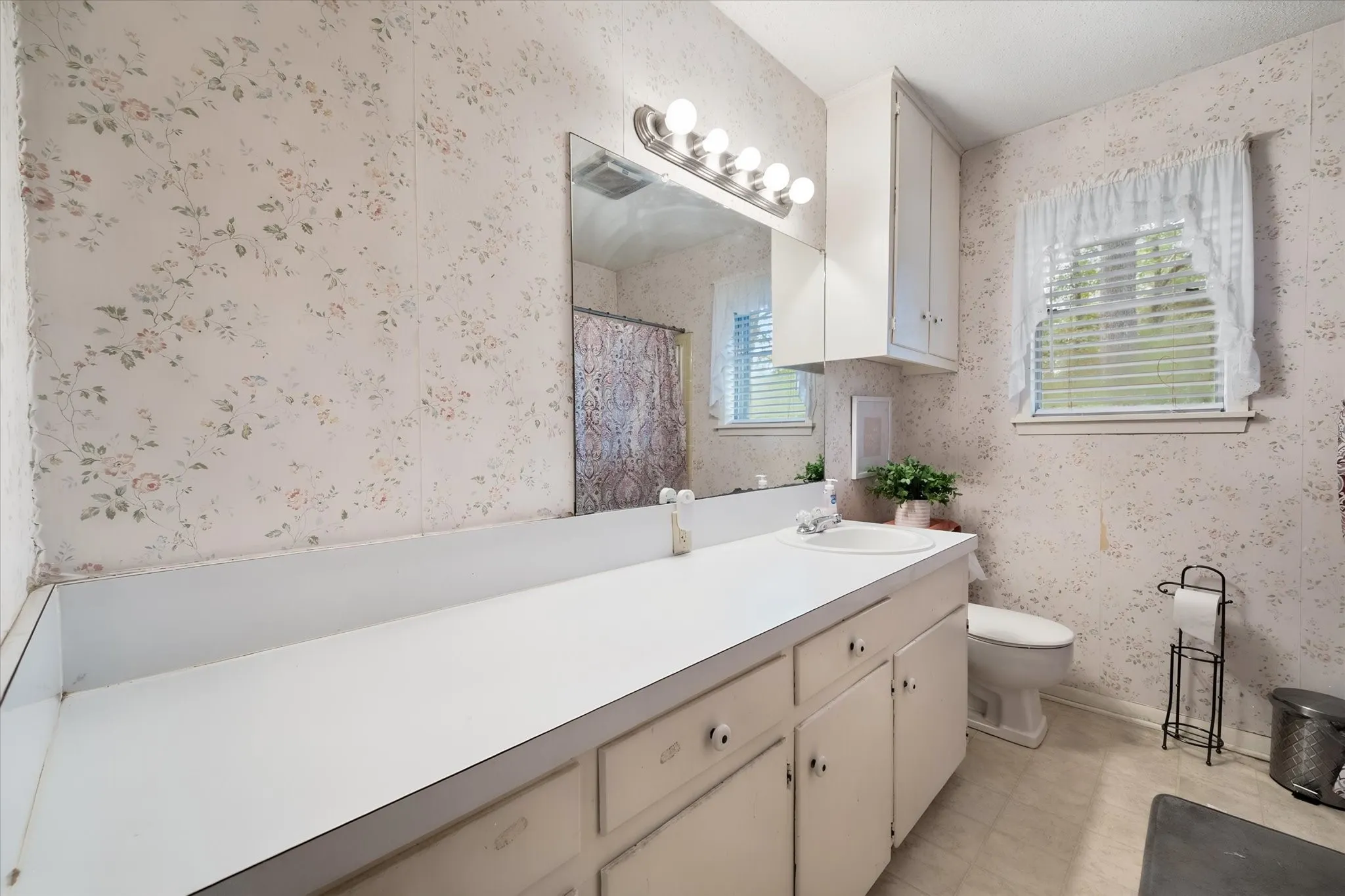 Single Family Residence For Sale in Freestone County , 142 Mary Grace, Fairfield, Texas 75840, 4 Bedroom, 3 Bathroom, Garage spaces, 1,844 Sqft, built in 1978, mls#21387111, Real Estate Agent in Fairfield, Homes For Sale in Freestone county, Homes For Sale in Fairfield, Realtor in Fairfield Texas, Real Estate Brokerage Independent Realty Texas, Luminita Cordes Realtor