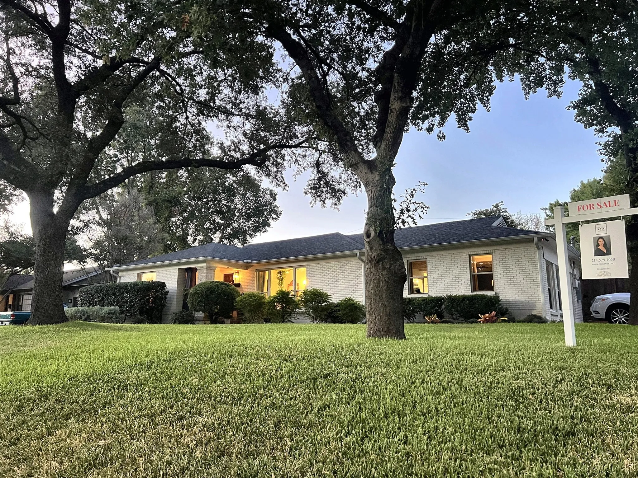 Twilight at 1200 Daisy Ln