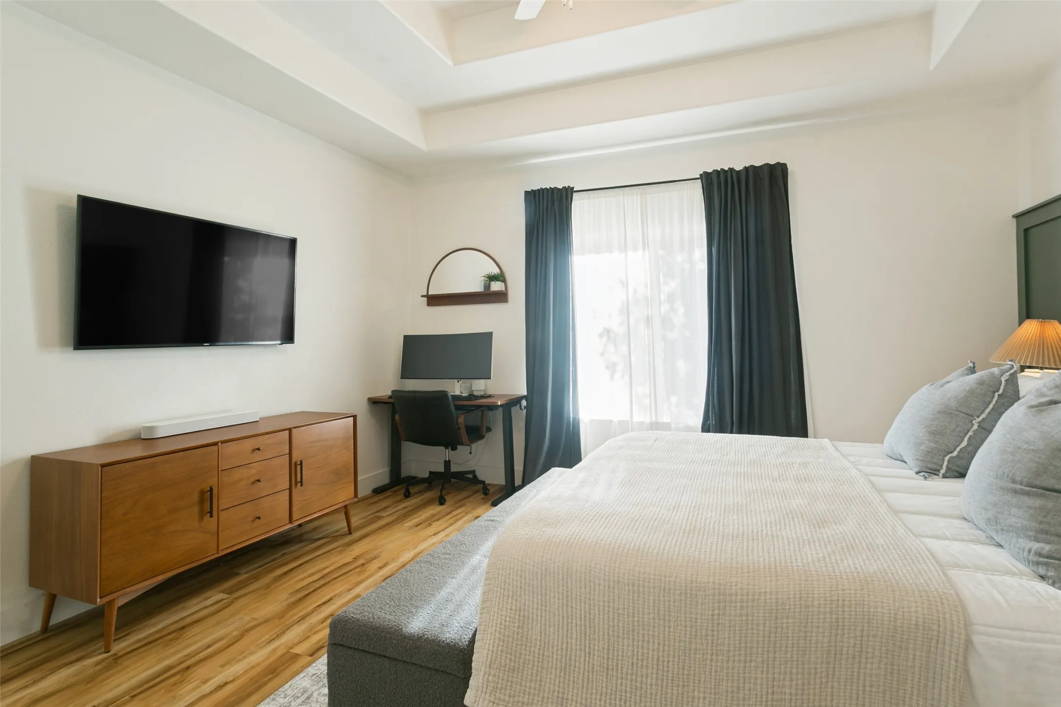 Tray ceiling with recessed lighting