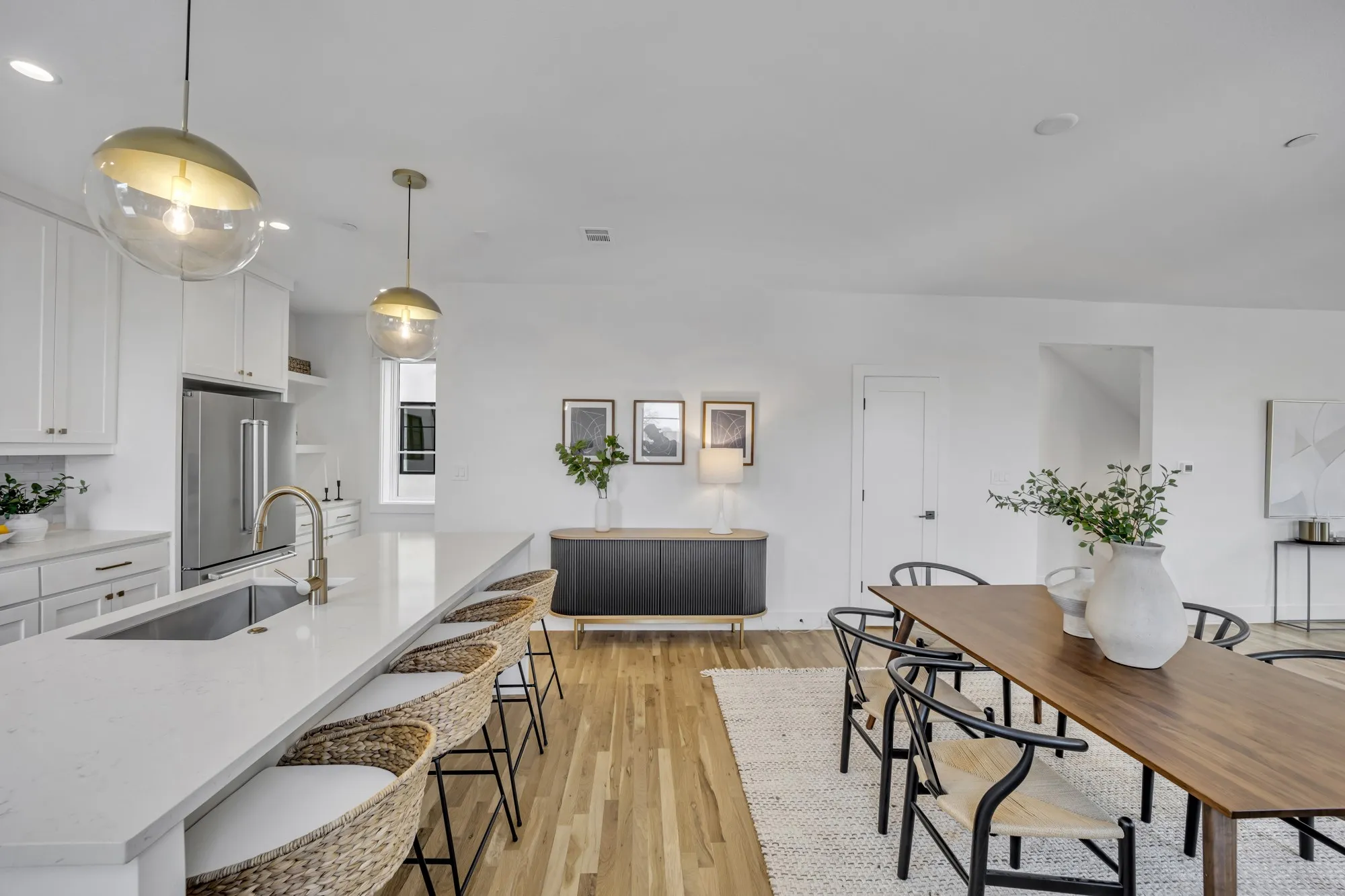 Condominium For Sale in Dallas County , 7207 Gaston Avenue 906, Dallas, Texas 75206, 2 Bedroom, 3 Bathroom, 2 Garage spaces, 1,649 Sqft, built in 2024, mls#21387123, Real Estate Agent in Dallas, Homes For Sale in Dallas county, Homes For Sale in Dallas, Realtor in Dallas Texas, Real Estate Brokerage Independent Realty Texas, Luminita Cordes Realtor