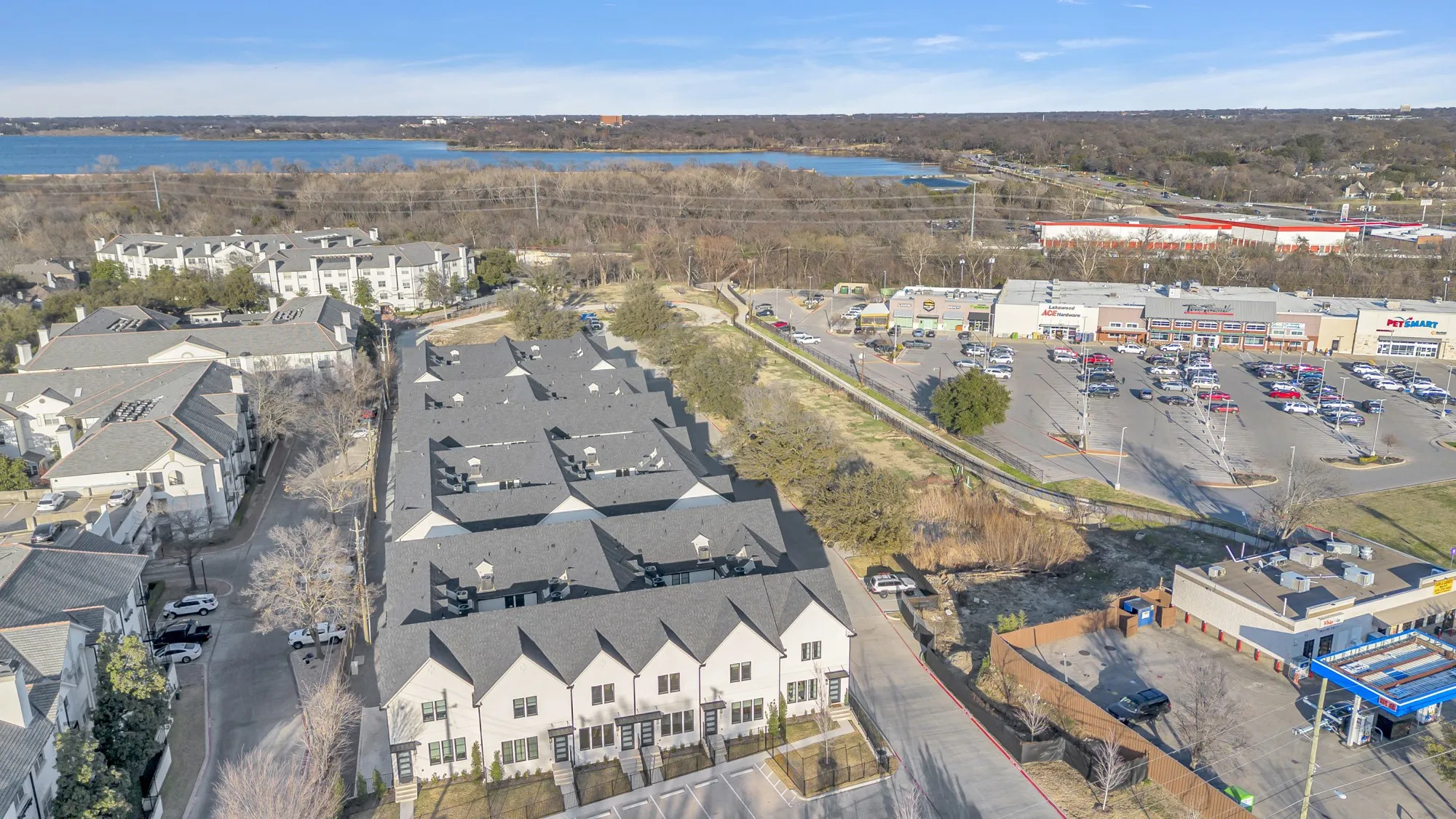 Condominium For Sale in Dallas County , 7207 Gaston Avenue 906, Dallas, Texas 75206, 2 Bedroom, 3 Bathroom, 2 Garage spaces, 1,649 Sqft, built in 2024, mls#21387123, Real Estate Agent in Dallas, Homes For Sale in Dallas county, Homes For Sale in Dallas, Realtor in Dallas Texas, Real Estate Brokerage Independent Realty Texas, Luminita Cordes Realtor