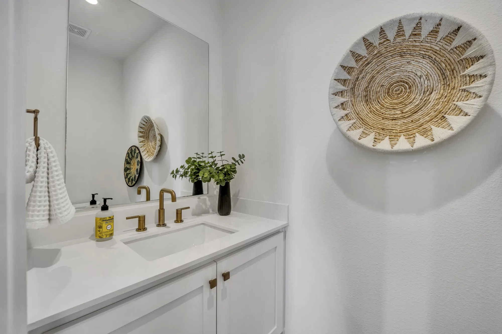 Condominium For Sale in Dallas County , 7207 Gaston Avenue 906, Dallas, Texas 75206, 2 Bedroom, 3 Bathroom, 2 Garage spaces, 1,649 Sqft, built in 2024, mls#21387123, Real Estate Agent in Dallas, Homes For Sale in Dallas county, Homes For Sale in Dallas, Realtor in Dallas Texas, Real Estate Brokerage Independent Realty Texas, Luminita Cordes Realtor