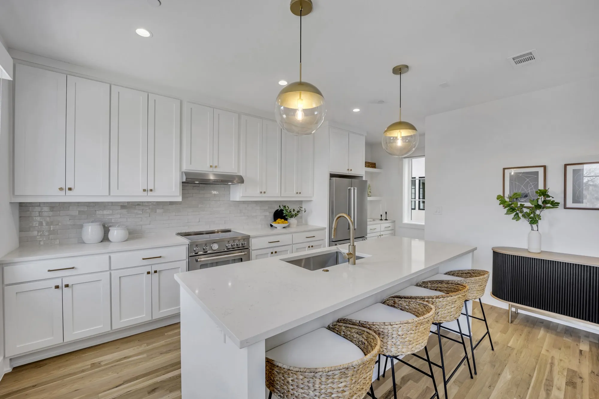 Condominium For Sale in Dallas County , 7207 Gaston Avenue 906, Dallas, Texas 75206, 2 Bedroom, 3 Bathroom, 2 Garage spaces, 1,649 Sqft, built in 2024, mls#21387123, Real Estate Agent in Dallas, Homes For Sale in Dallas county, Homes For Sale in Dallas, Realtor in Dallas Texas, Real Estate Brokerage Independent Realty Texas, Luminita Cordes Realtor
