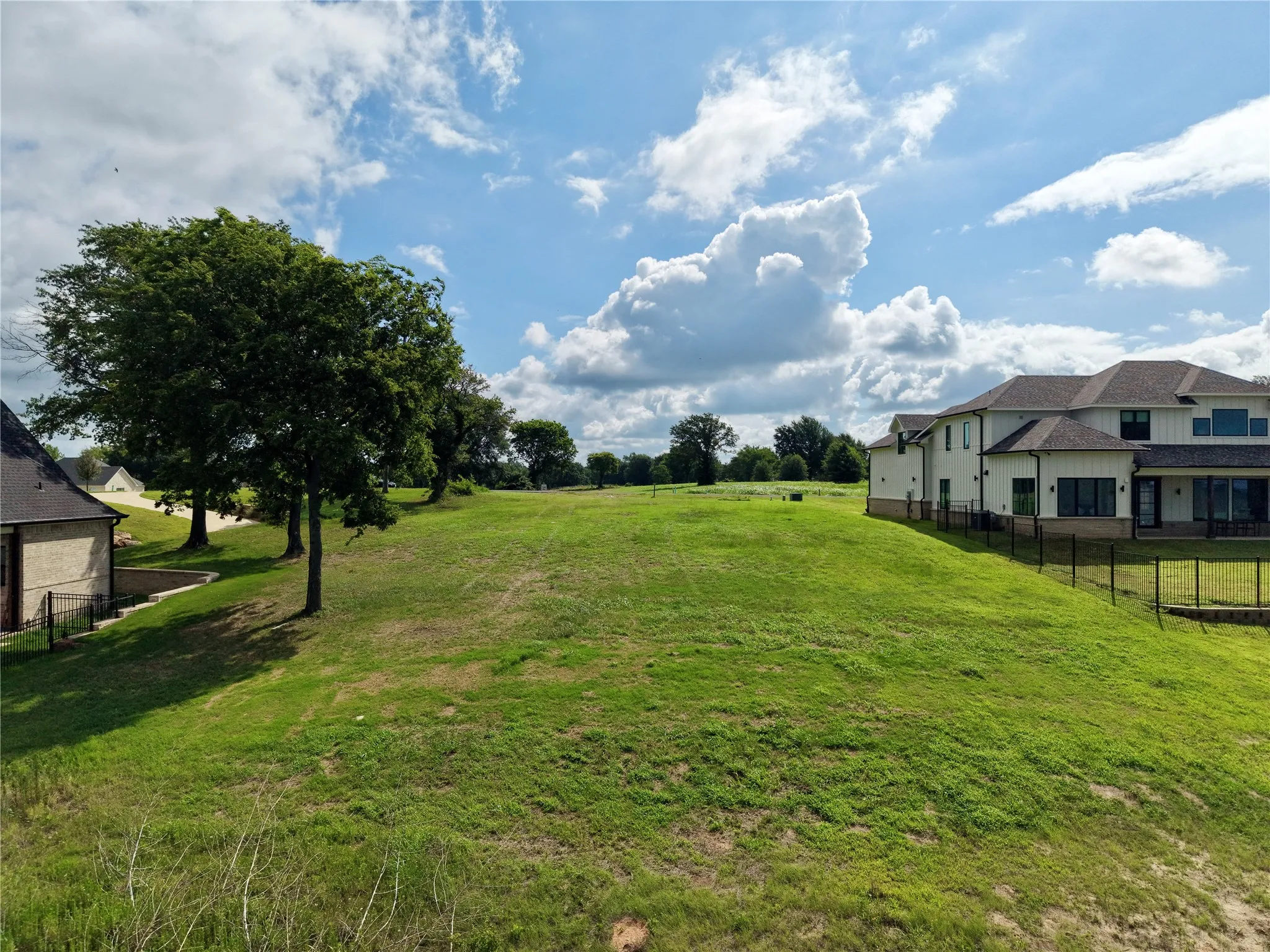 Unimproved Land For Sale in Kaufman County , 0 Shoreline Drive, Mabank, Texas 75143, 0, 0, Garage spaces, 0 Sqft, built in 0, mls#21387126, Real Estate Agent in Mabank, Homes For Sale in Kaufman county, Homes For Sale in Mabank, Realtor in Mabank Texas, Real Estate Brokerage Independent Realty Texas, Luminita Cordes Realtor