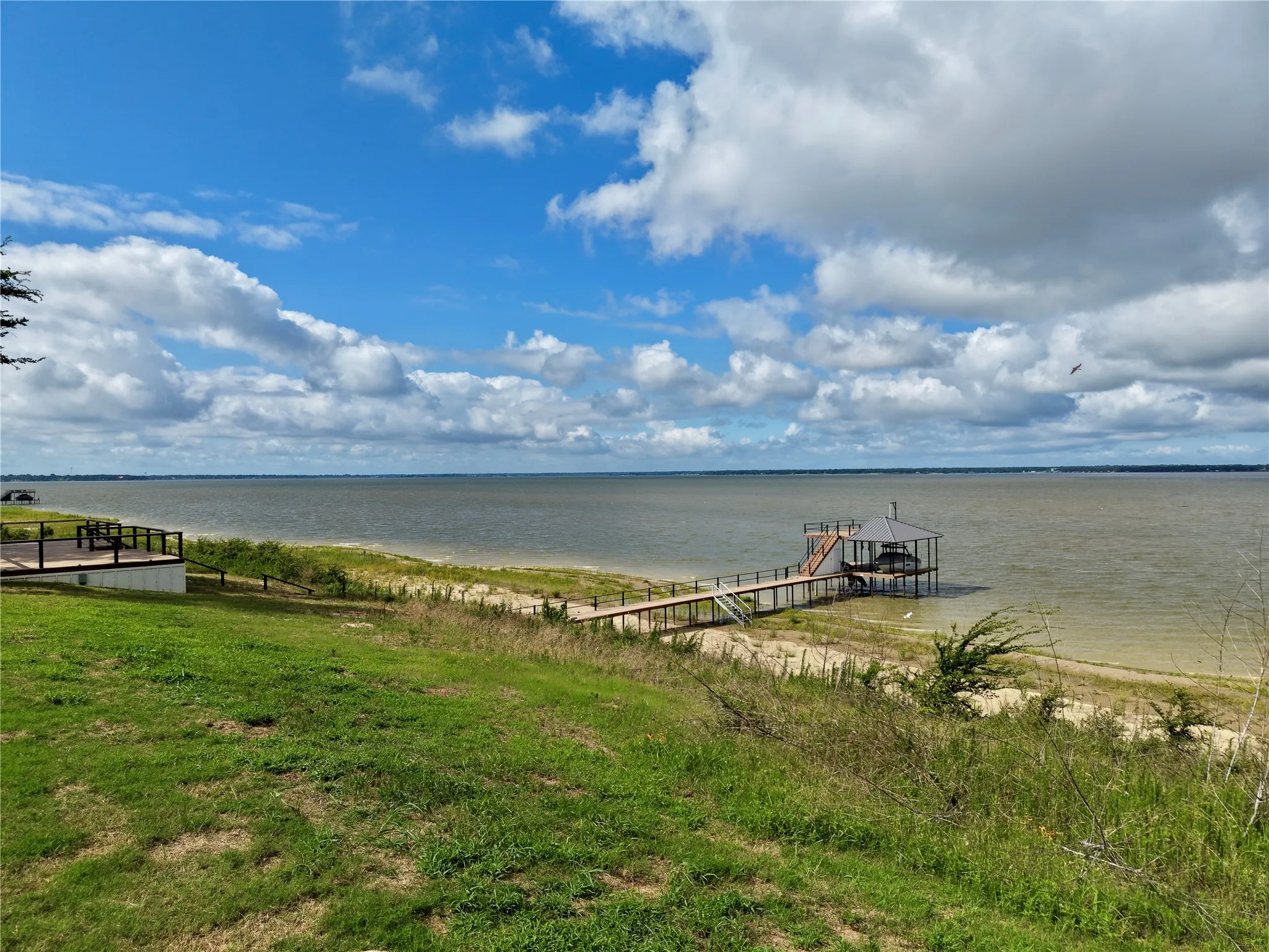 Unimproved Land For Sale in Kaufman County , 0 Shoreline Drive, Mabank, Texas 75143, 0, 0, Garage spaces, 0 Sqft, built in 0, mls#21387126, Real Estate Agent in Mabank, Homes For Sale in Kaufman county, Homes For Sale in Mabank, Realtor in Mabank Texas, Real Estate Brokerage Independent Realty Texas, Luminita Cordes Realtor