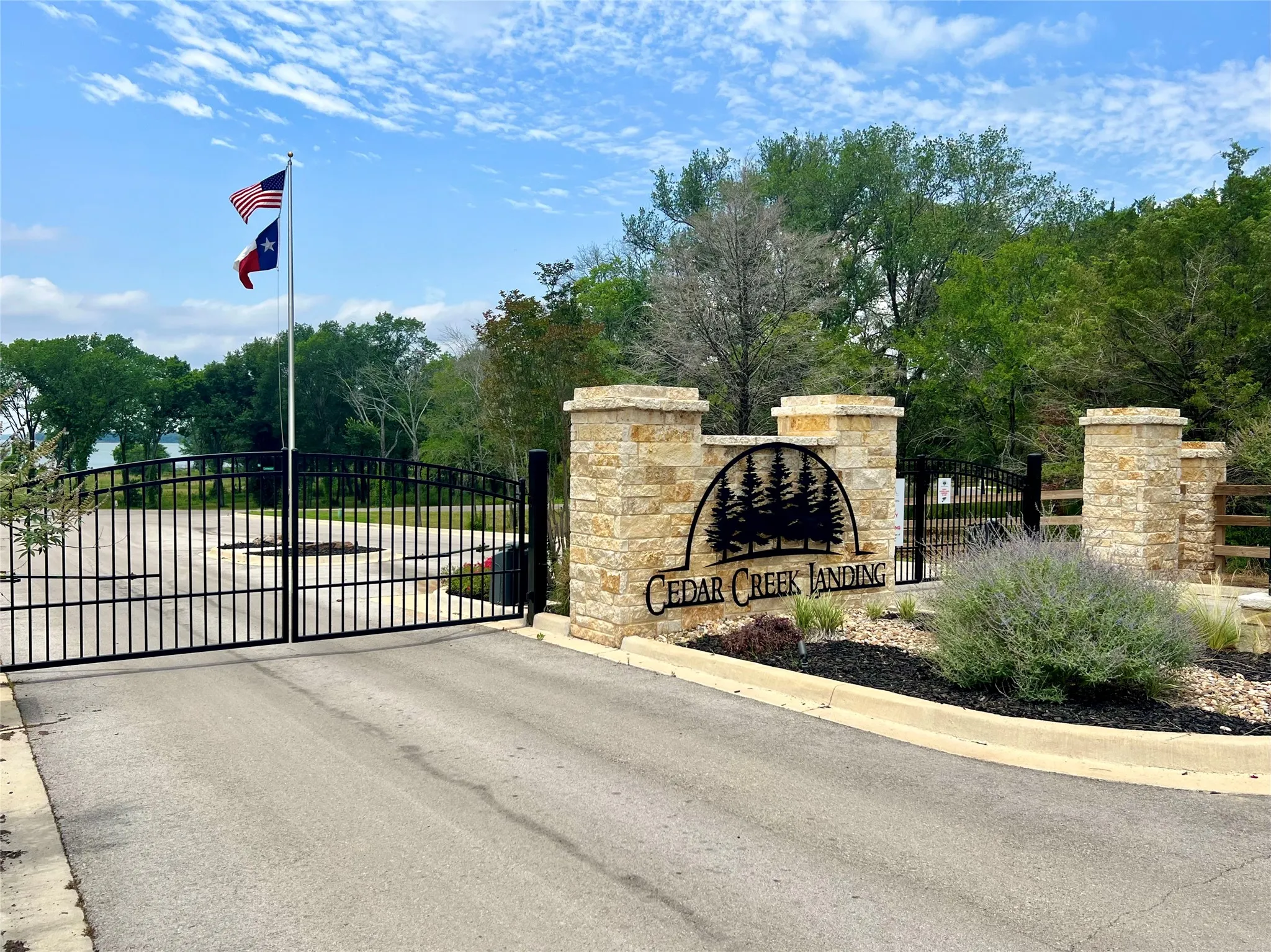 Unimproved Land For Sale in Kaufman County , 0 Shoreline Drive, Mabank, Texas 75143, 0, 0, Garage spaces, 0 Sqft, built in 0, mls#21387126, Real Estate Agent in Mabank, Homes For Sale in Kaufman county, Homes For Sale in Mabank, Realtor in Mabank Texas, Real Estate Brokerage Independent Realty Texas, Luminita Cordes Realtor