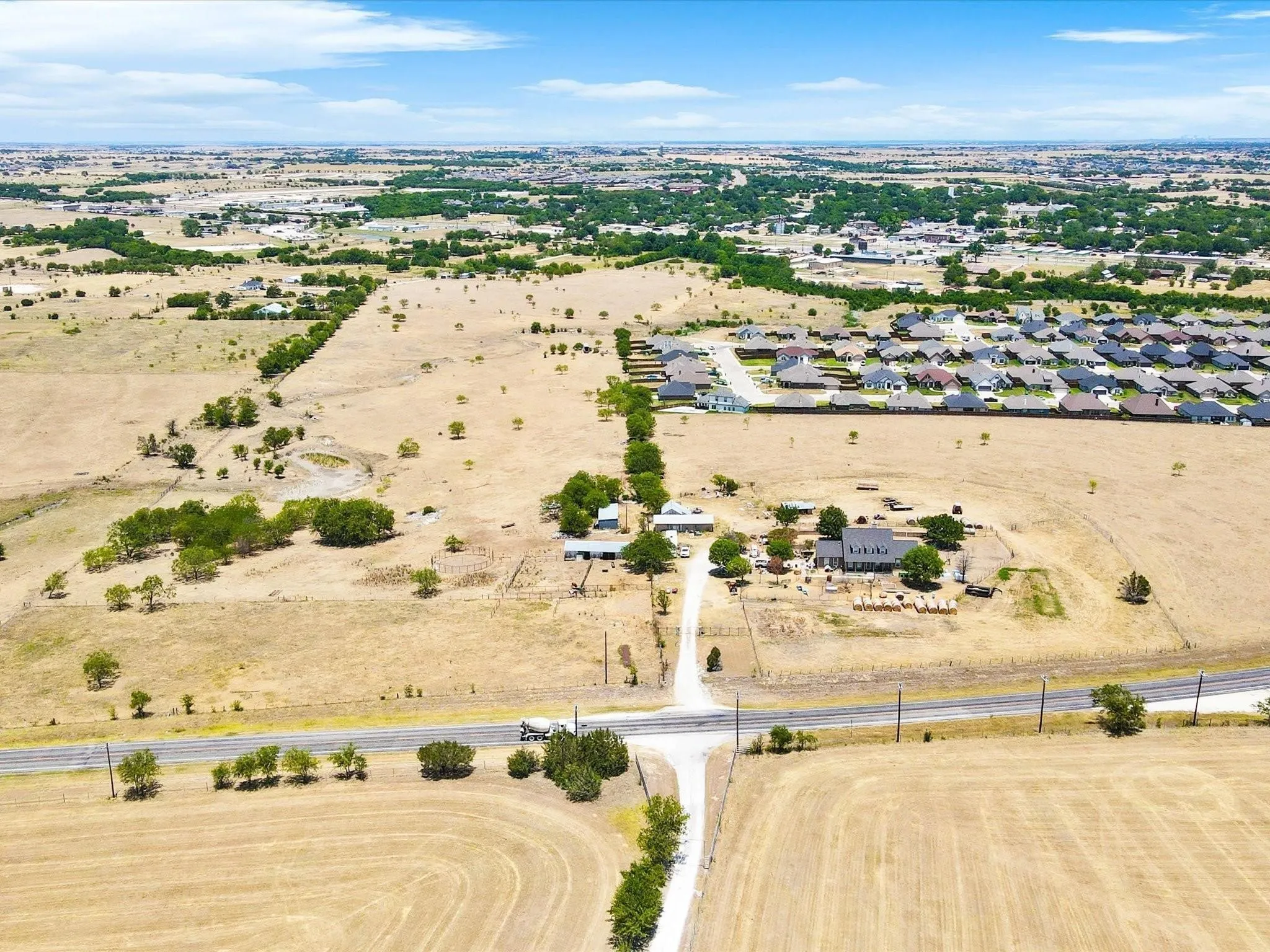Single Family Residence For Sale in Johnson County , 9501 Fm 2331, Godley, Texas 76044, 5 Bedroom, 3 Bathroom, 2 Garage spaces, 2,784 Sqft, built in 1997, mls#21385966, Real Estate Agent in Godley, Homes For Sale in Johnson county, Homes For Sale in Godley, Realtor in Godley Texas, Real Estate Brokerage Independent Realty Texas, Luminita Cordes Realtor