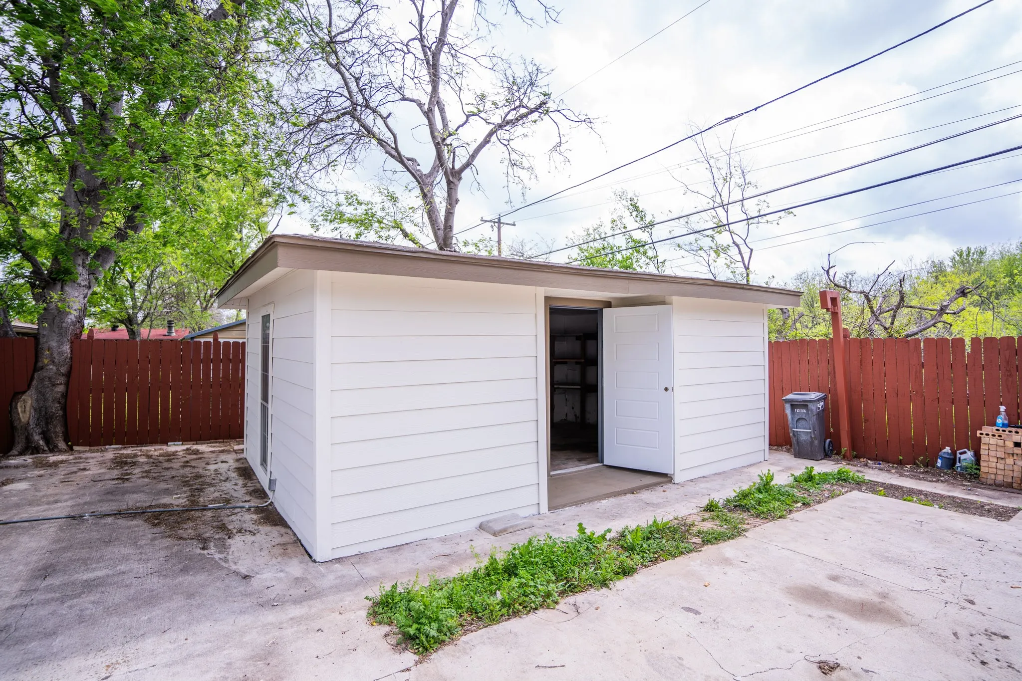Single Family Residence For Sale in Tarrant County , 1504 Engblad Drive, Fort Worth, Texas 76134, 4 Bedroom, 2 Bathroom, 2 Garage spaces, 1,572 Sqft, built in 1962, mls#21387134, Real Estate Agent in Fort Worth, Homes For Sale in Tarrant county, Homes For Sale in Fort Worth, Realtor in Fort Worth Texas, Real Estate Brokerage Independent Realty Texas, Luminita Cordes Realtor
