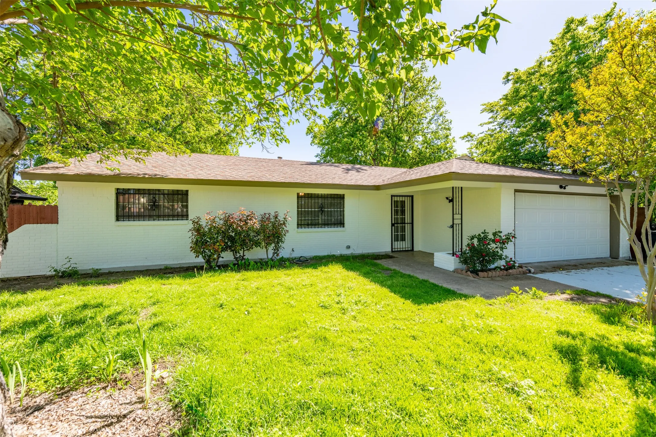 Single Family Residence For Sale in Tarrant County , 1504 Engblad Drive, Fort Worth, Texas 76134, 4 Bedroom, 2 Bathroom, 2 Garage spaces, 1,572 Sqft, built in 1962, mls#21387134, Real Estate Agent in Fort Worth, Homes For Sale in Tarrant county, Homes For Sale in Fort Worth, Realtor in Fort Worth Texas, Real Estate Brokerage Independent Realty Texas, Luminita Cordes Realtor