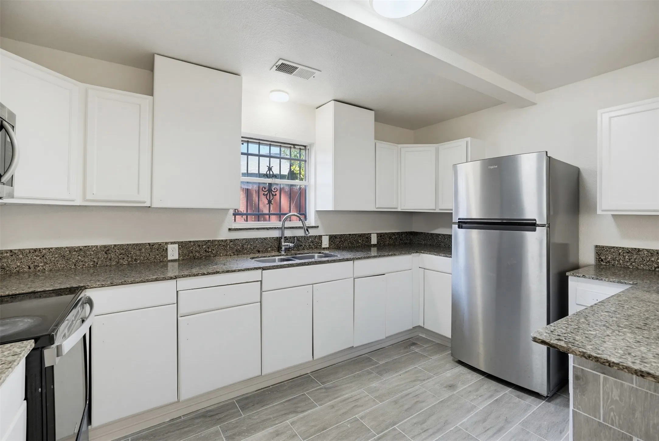 Single Family Residence For Sale in Tarrant County , 1504 Engblad Drive, Fort Worth, Texas 76134, 4 Bedroom, 2 Bathroom, 2 Garage spaces, 1,572 Sqft, built in 1962, mls#21387134, Real Estate Agent in Fort Worth, Homes For Sale in Tarrant county, Homes For Sale in Fort Worth, Realtor in Fort Worth Texas, Real Estate Brokerage Independent Realty Texas, Luminita Cordes Realtor