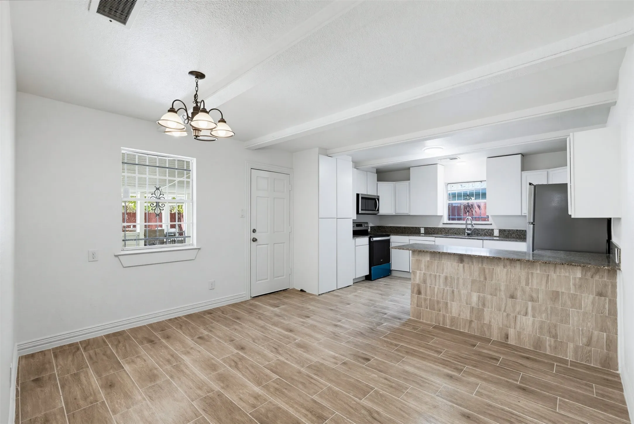 Single Family Residence For Sale in Tarrant County , 1504 Engblad Drive, Fort Worth, Texas 76134, 4 Bedroom, 2 Bathroom, 2 Garage spaces, 1,572 Sqft, built in 1962, mls#21387134, Real Estate Agent in Fort Worth, Homes For Sale in Tarrant county, Homes For Sale in Fort Worth, Realtor in Fort Worth Texas, Real Estate Brokerage Independent Realty Texas, Luminita Cordes Realtor