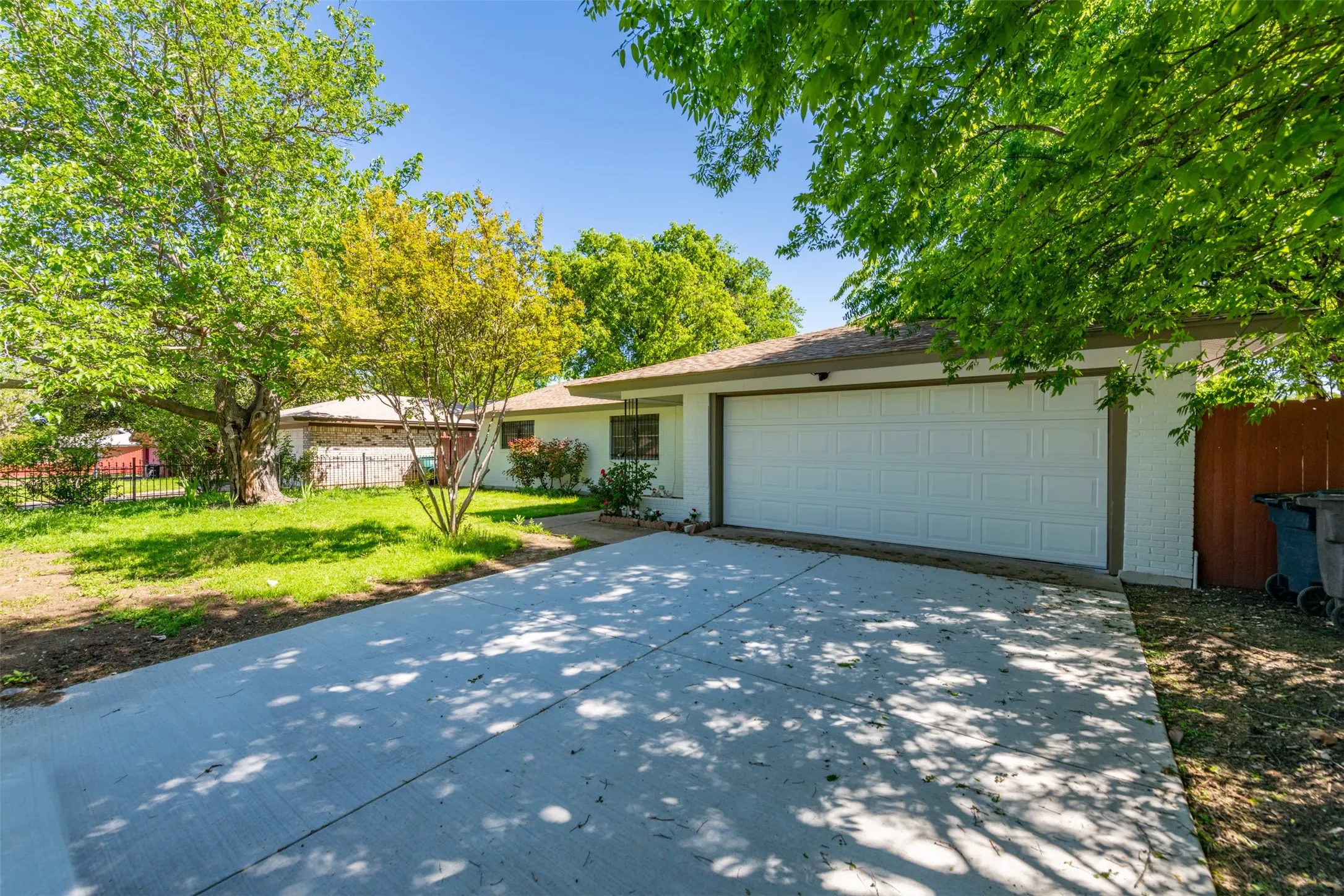 Single Family Residence For Sale in Tarrant County , 1504 Engblad Drive, Fort Worth, Texas 76134, 4 Bedroom, 2 Bathroom, 2 Garage spaces, 1,572 Sqft, built in 1962, mls#21387134, Real Estate Agent in Fort Worth, Homes For Sale in Tarrant county, Homes For Sale in Fort Worth, Realtor in Fort Worth Texas, Real Estate Brokerage Independent Realty Texas, Luminita Cordes Realtor