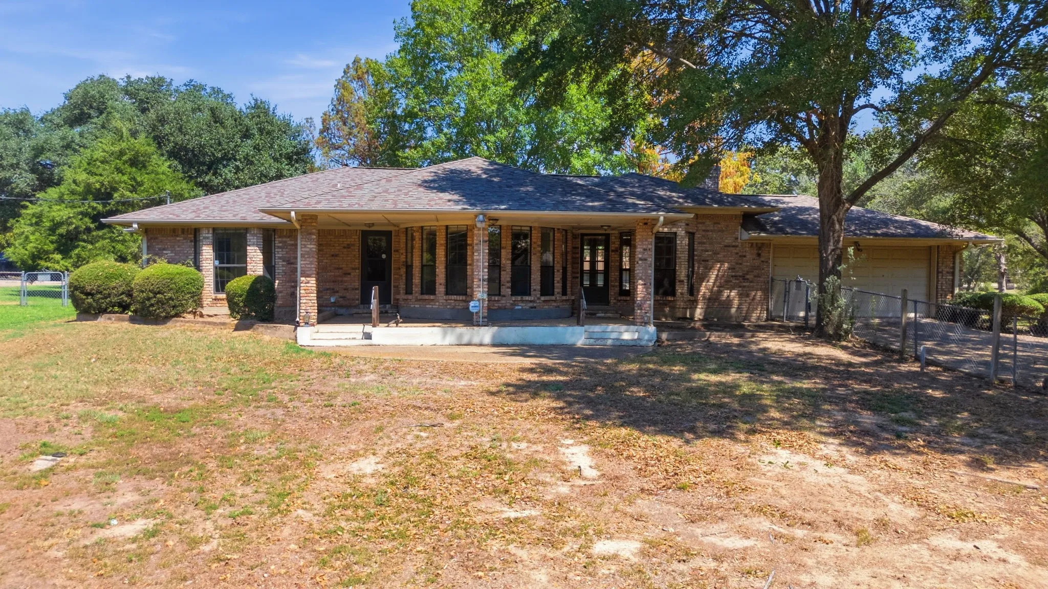 Single Family Residence For Sale in Henderson County , 109 Clover Drive, Gun Barrel City, Texas 75156, 3 Bedroom, 2 Bathroom, 2 Garage spaces, 1,954 Sqft, built in 1986, mls#21362232, Real Estate Agent in Gun Barrel City, Homes For Sale in Henderson county, Homes For Sale in Gun Barrel City, Realtor in Gun Barrel City Texas, Real Estate Brokerage Independent Realty Texas, Luminita Cordes Realtor