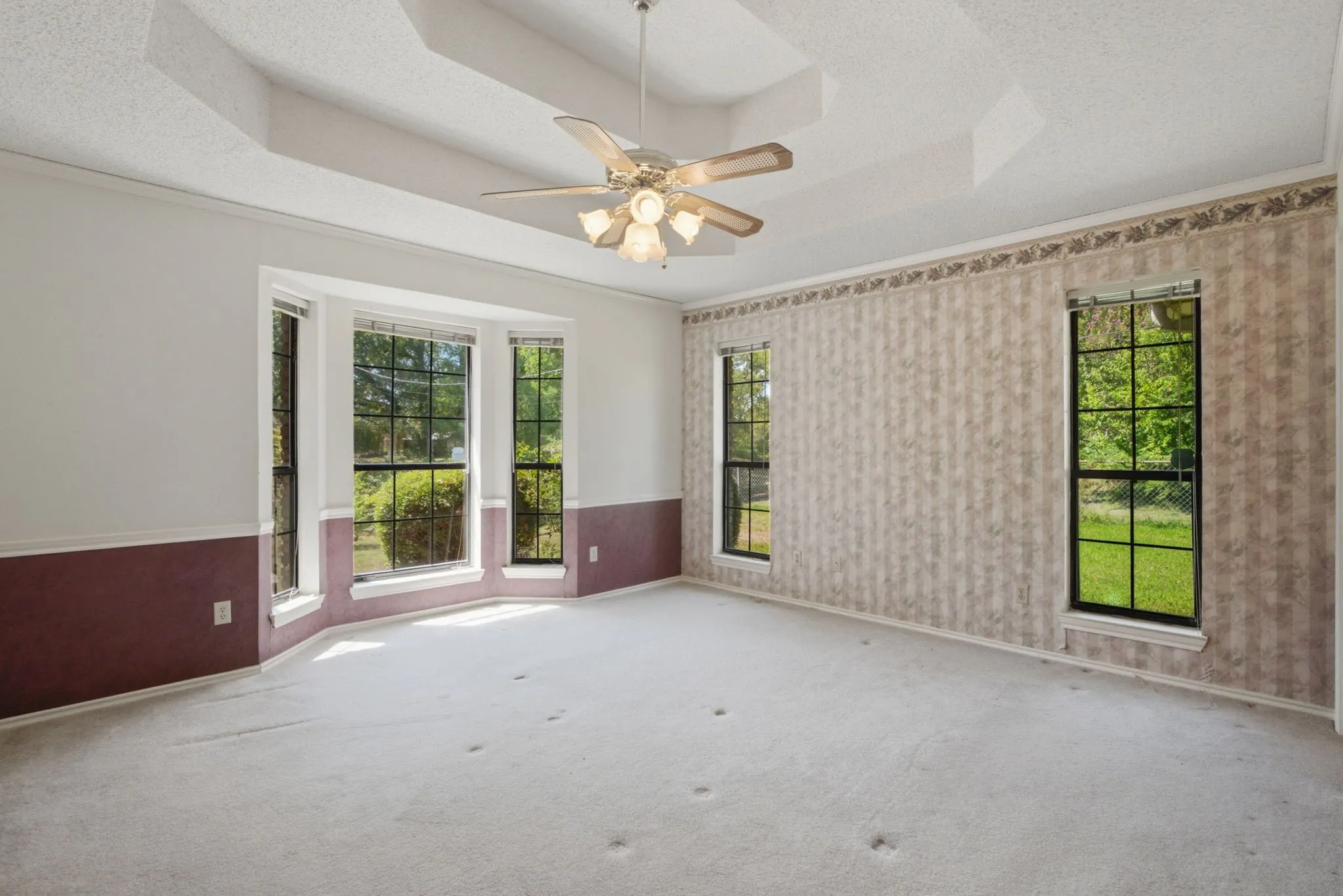 Single Family Residence For Sale in Henderson County , 109 Clover Drive, Gun Barrel City, Texas 75156, 3 Bedroom, 2 Bathroom, 2 Garage spaces, 1,954 Sqft, built in 1986, mls#21362232, Real Estate Agent in Gun Barrel City, Homes For Sale in Henderson county, Homes For Sale in Gun Barrel City, Realtor in Gun Barrel City Texas, Real Estate Brokerage Independent Realty Texas, Luminita Cordes Realtor