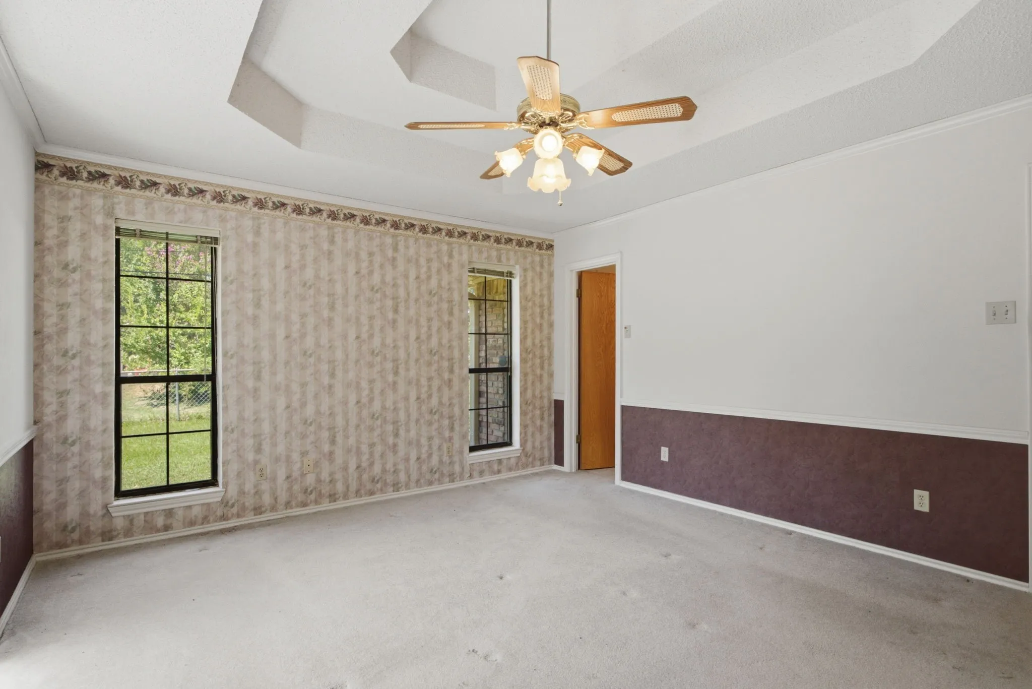 Single Family Residence For Sale in Henderson County , 109 Clover Drive, Gun Barrel City, Texas 75156, 3 Bedroom, 2 Bathroom, 2 Garage spaces, 1,954 Sqft, built in 1986, mls#21362232, Real Estate Agent in Gun Barrel City, Homes For Sale in Henderson county, Homes For Sale in Gun Barrel City, Realtor in Gun Barrel City Texas, Real Estate Brokerage Independent Realty Texas, Luminita Cordes Realtor