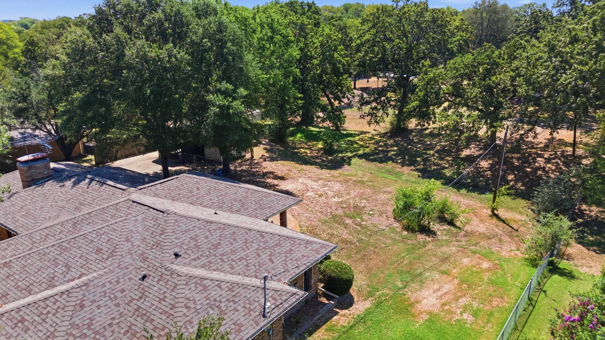 Single Family Residence For Sale in Henderson County , 109 Clover Drive, Gun Barrel City, Texas 75156, 3 Bedroom, 2 Bathroom, 2 Garage spaces, 1,954 Sqft, built in 1986, mls#21362232, Real Estate Agent in Gun Barrel City, Homes For Sale in Henderson county, Homes For Sale in Gun Barrel City, Realtor in Gun Barrel City Texas, Real Estate Brokerage Independent Realty Texas, Luminita Cordes Realtor